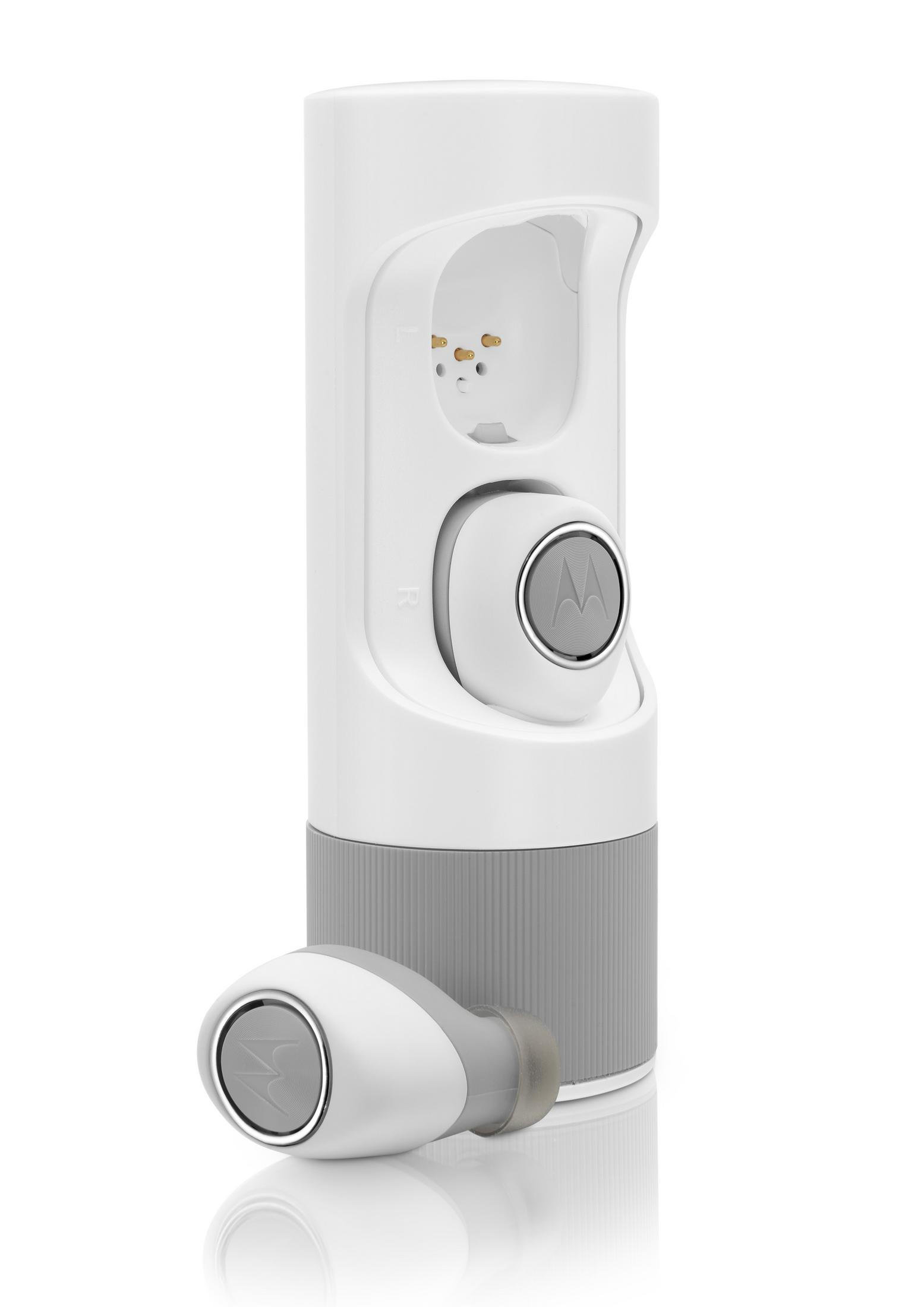 Auricolari Motorola e custodia di ricarica, colori bianco e grigio, su sfondo bianco.