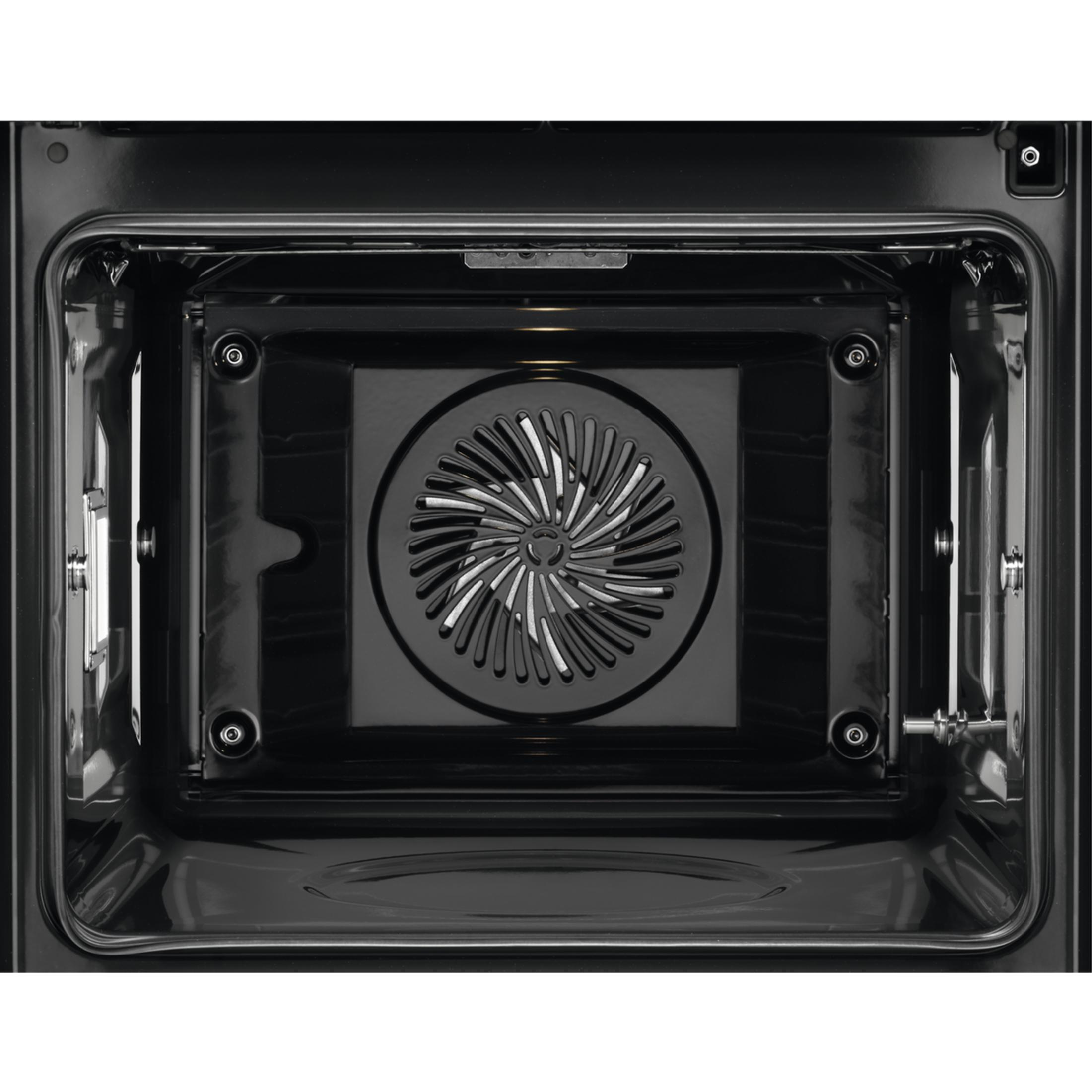 Interno di forno nero aperto con ventola ed elementi riscaldanti visibili.