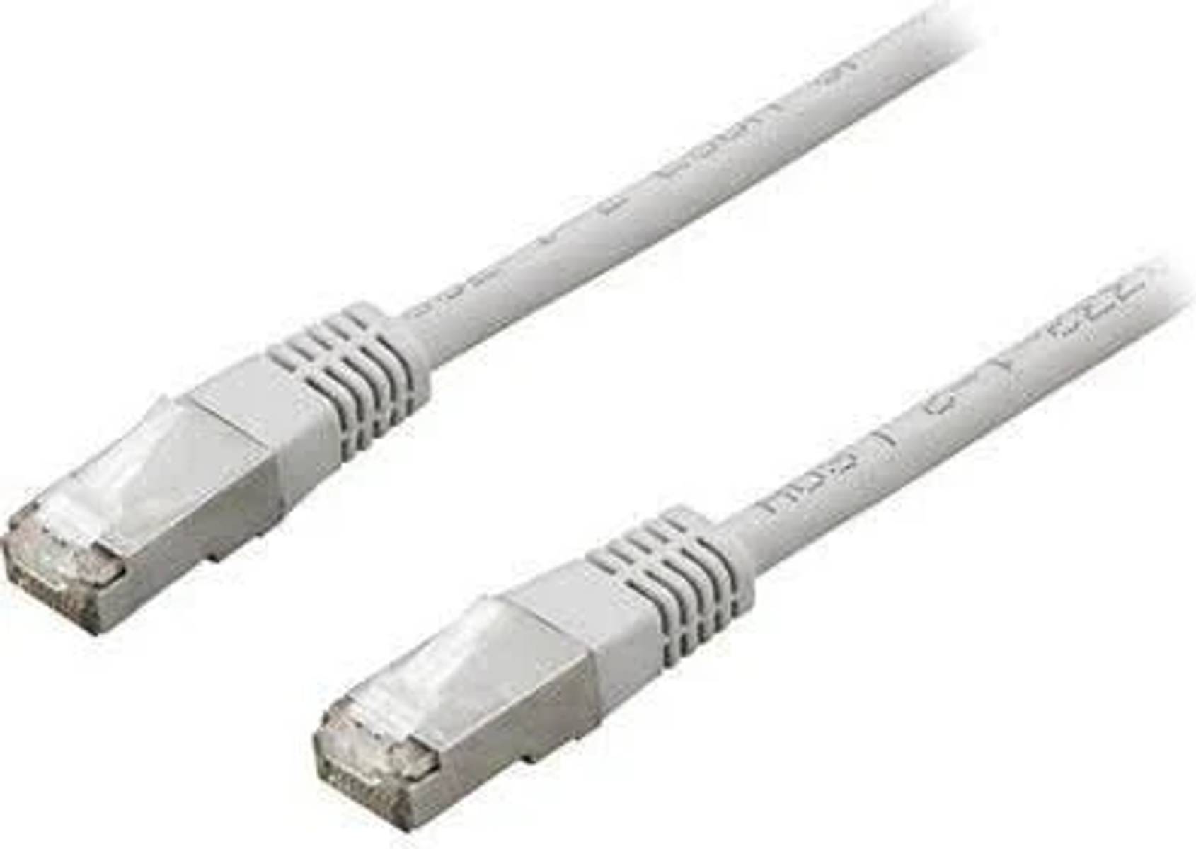 Due cavi Ethernet grigi. Connettori su entrambe le estremità. Sfondo bianco.