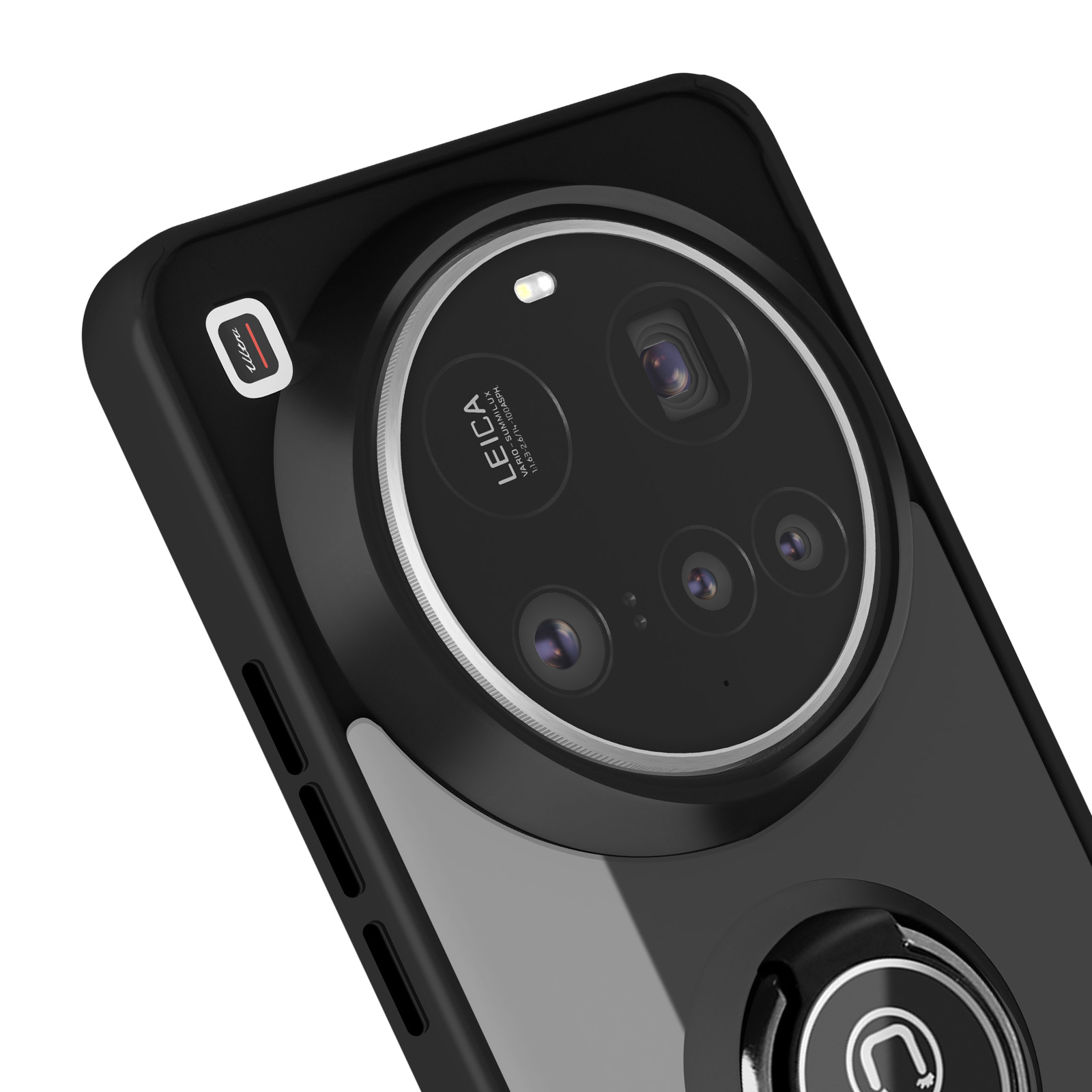 Telefono nero con custodia nera. Supporto ad anello sul retro. Obiettivi Leica visibili.
