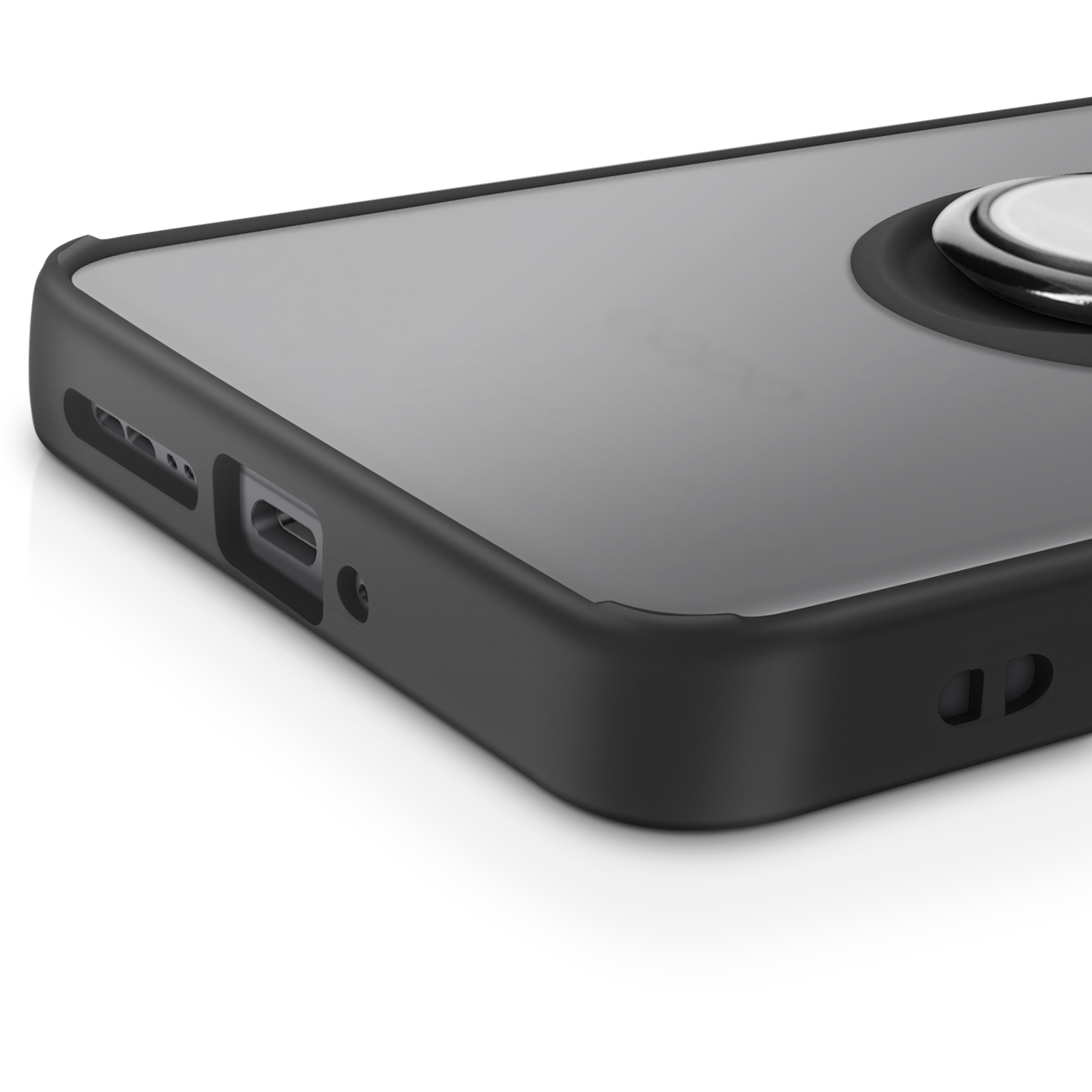 Primer plano de una funda de teléfono negra con un soporte de anillo plateado. Los bordes y puertos del teléfono son visibles.
