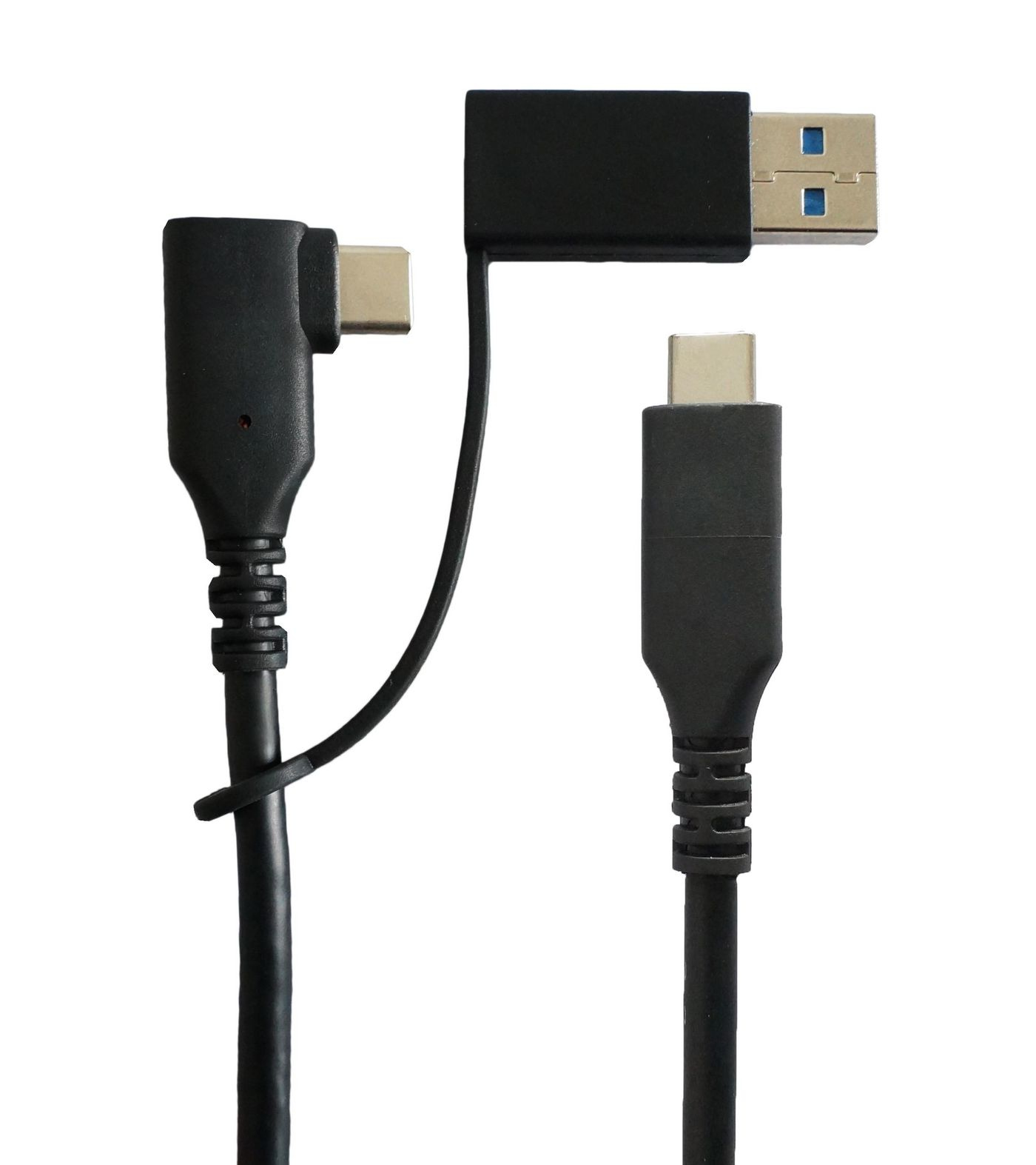 Zwarte USB-C kabels. Eén gehoekt, één recht en één USB-A connector. Witte achtergrond.