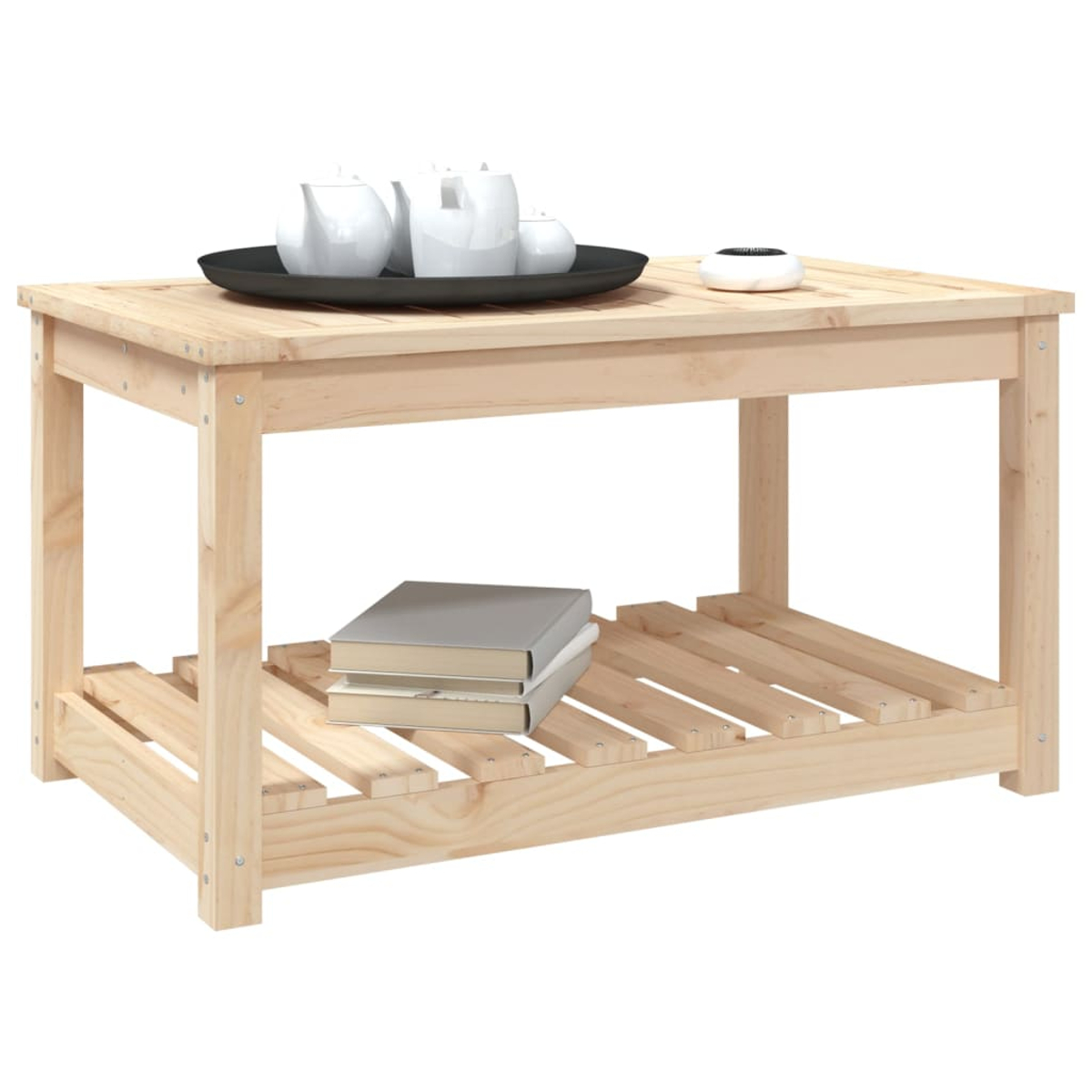 Holz-Couchtisch mit Büchern und Objekten auf weißem Hintergrund.