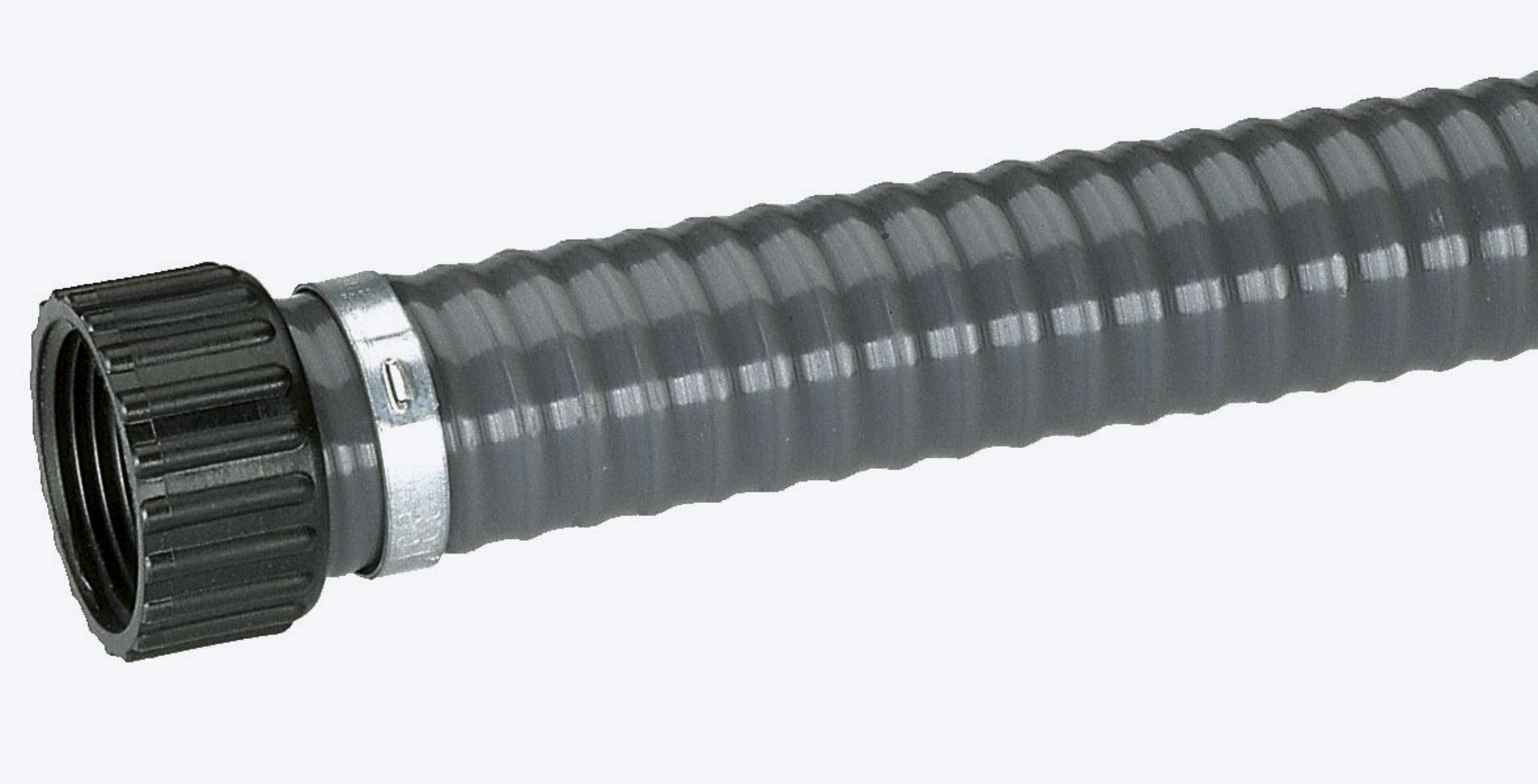 Grauer Wellschlauch mit schwarzem Stecker und Klemme.