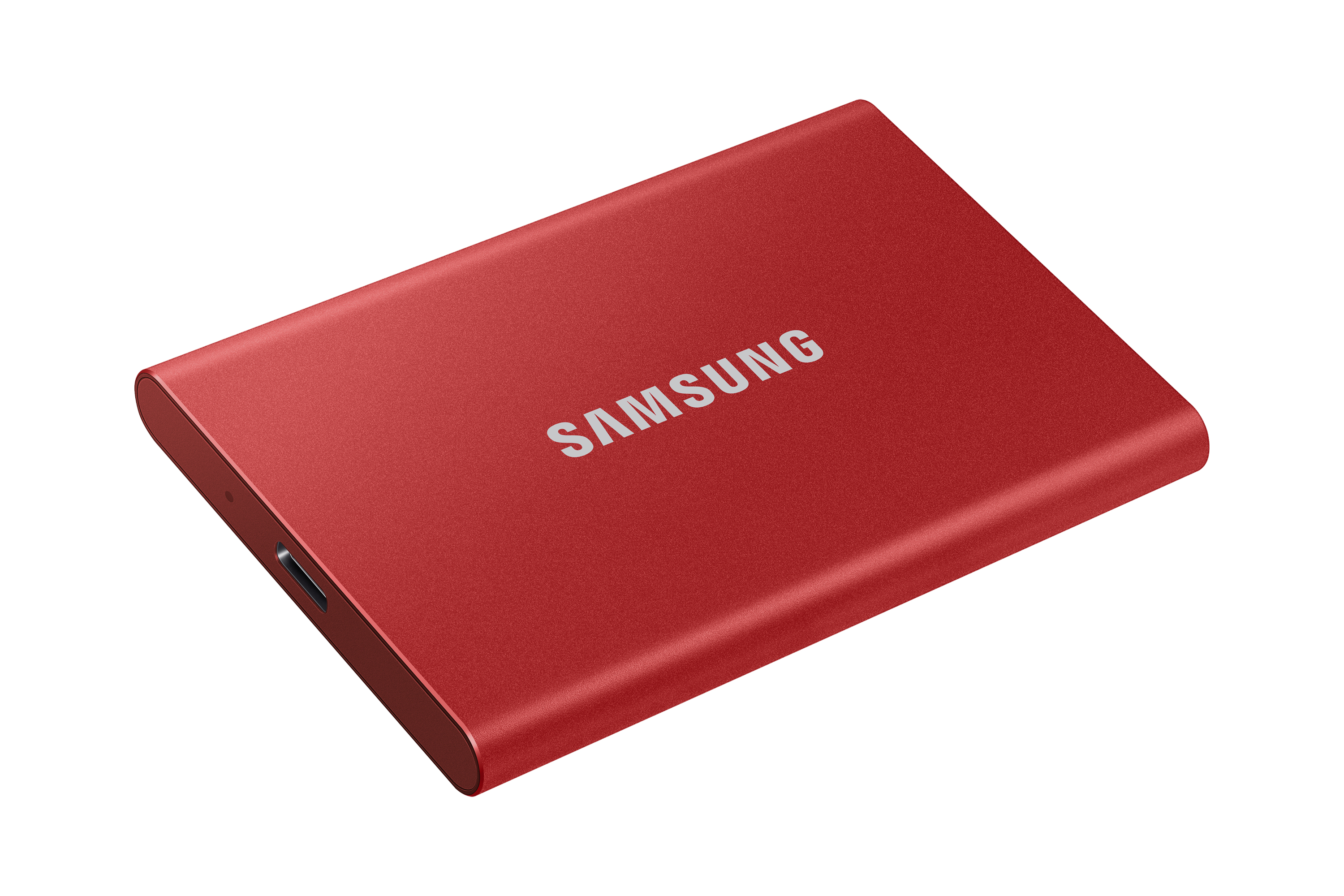 Rote tragbare Samsung SSD. Abgewinkelte Ansicht, USB-C-Anschluss sichtbar.