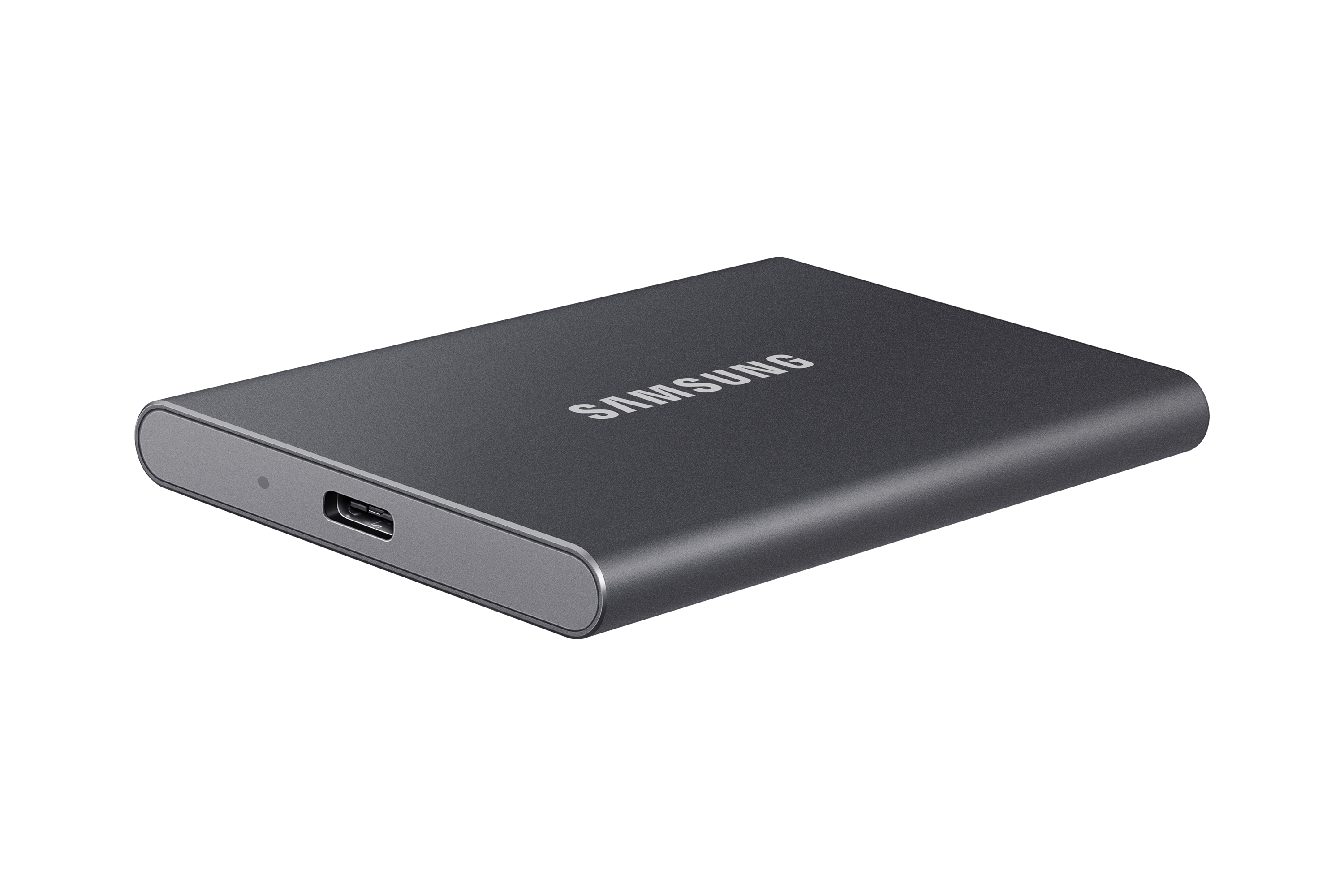 Un disco rigido esterno Samsung grigio scuro. Ha una porta USB-C e il logo Samsung.
