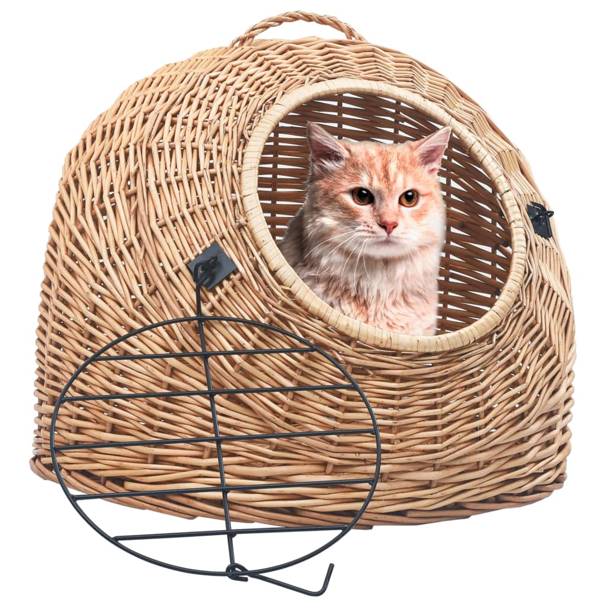 Eine Katze sitzt in einem Weidenkorb mit runder Öffnung und einem Metallkäfig davor.