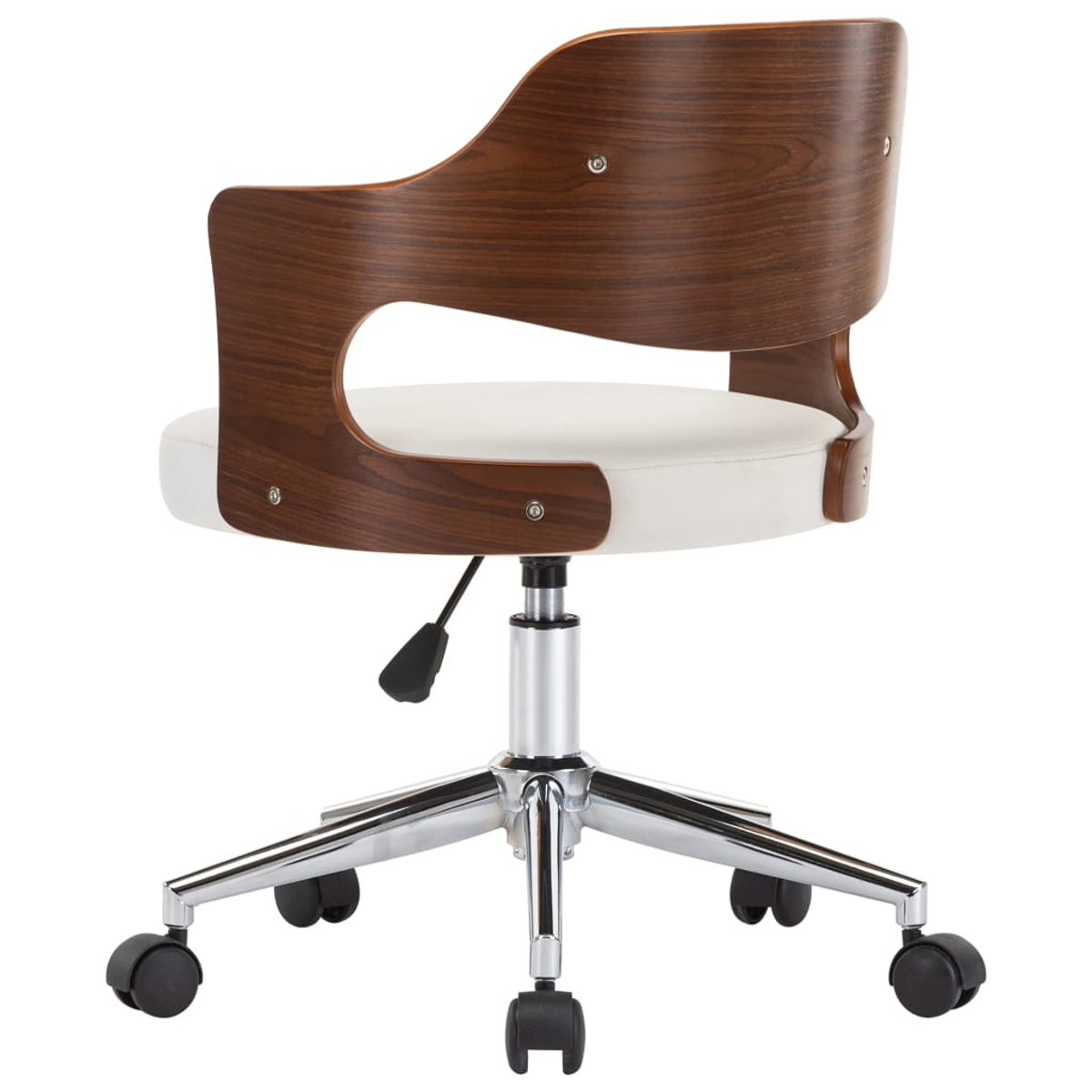 Moderner Bürostuhl, weißer Sitz, Holzrücken, Chromfuß und Räder, vor Weiß.
