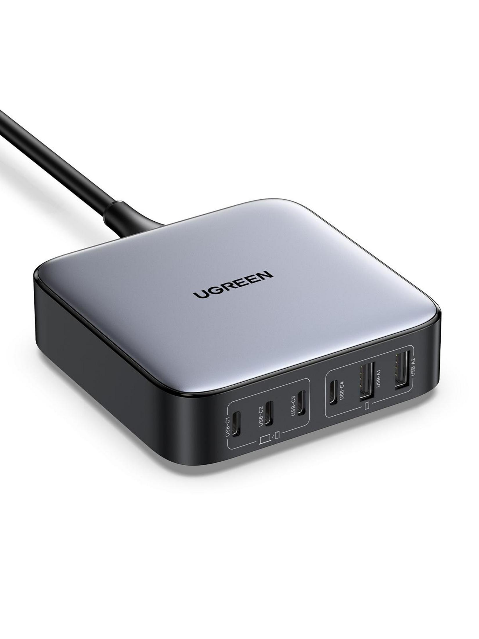 Zwart-grijs UGREEN USB-oplaadstation met meerdere poorten, schuine weergave.