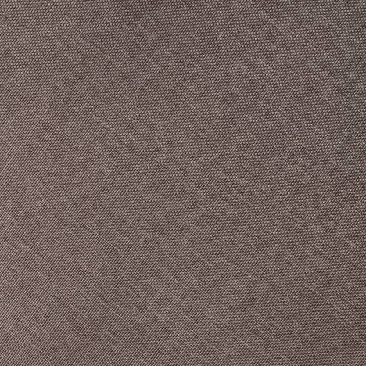 Nahaufnahme eines braunen Stoffes mit gewebter Textur, die das Webmuster zeigt.