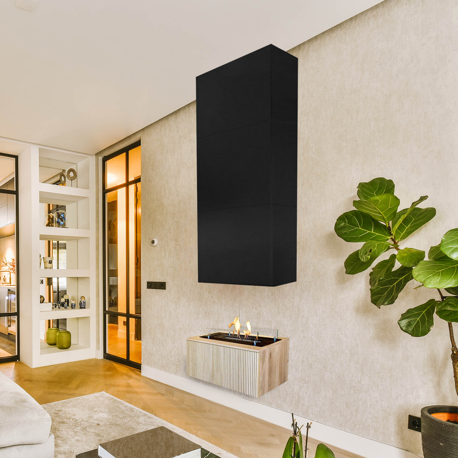Een moderne wandhaard met een zwarte box en houten panelen.