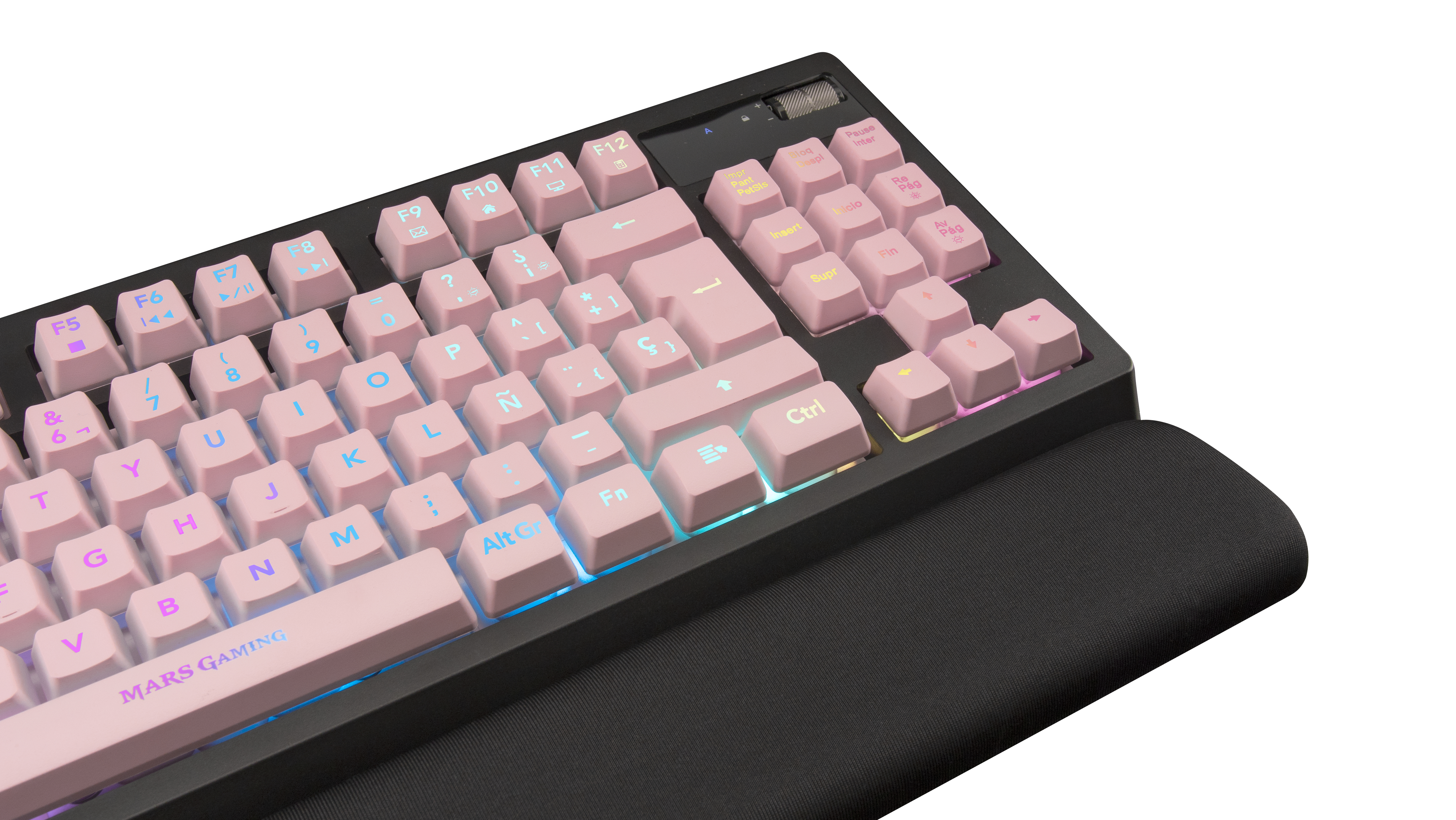Rosa Tasten auf einer schwarzen Tastatur. Die Tasten haben Beleuchtung. Schwarze Handballenauflage. Weißer Hintergrund.