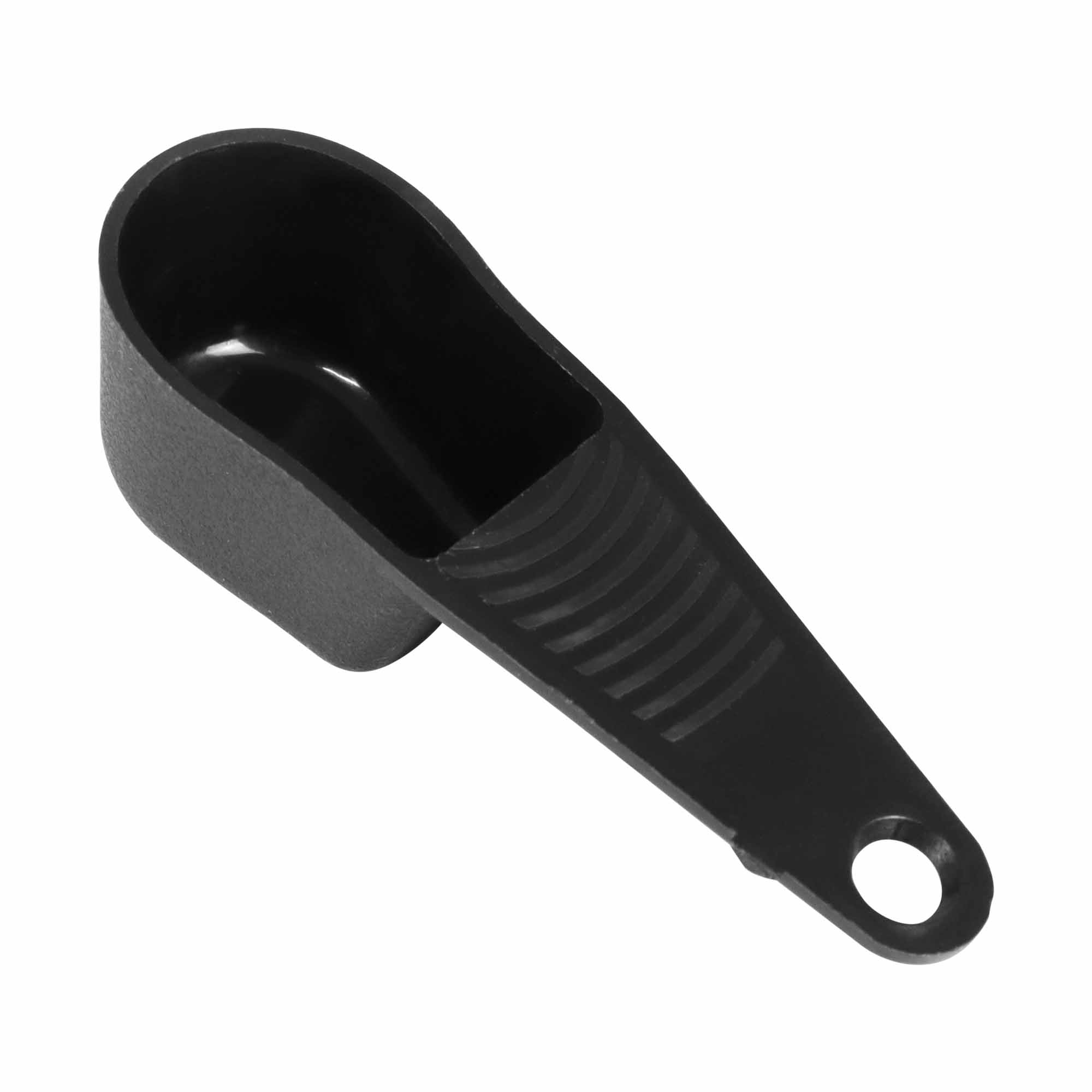 Cuchara de plástico negra. Tiene un mango con ranuras y un agujero.