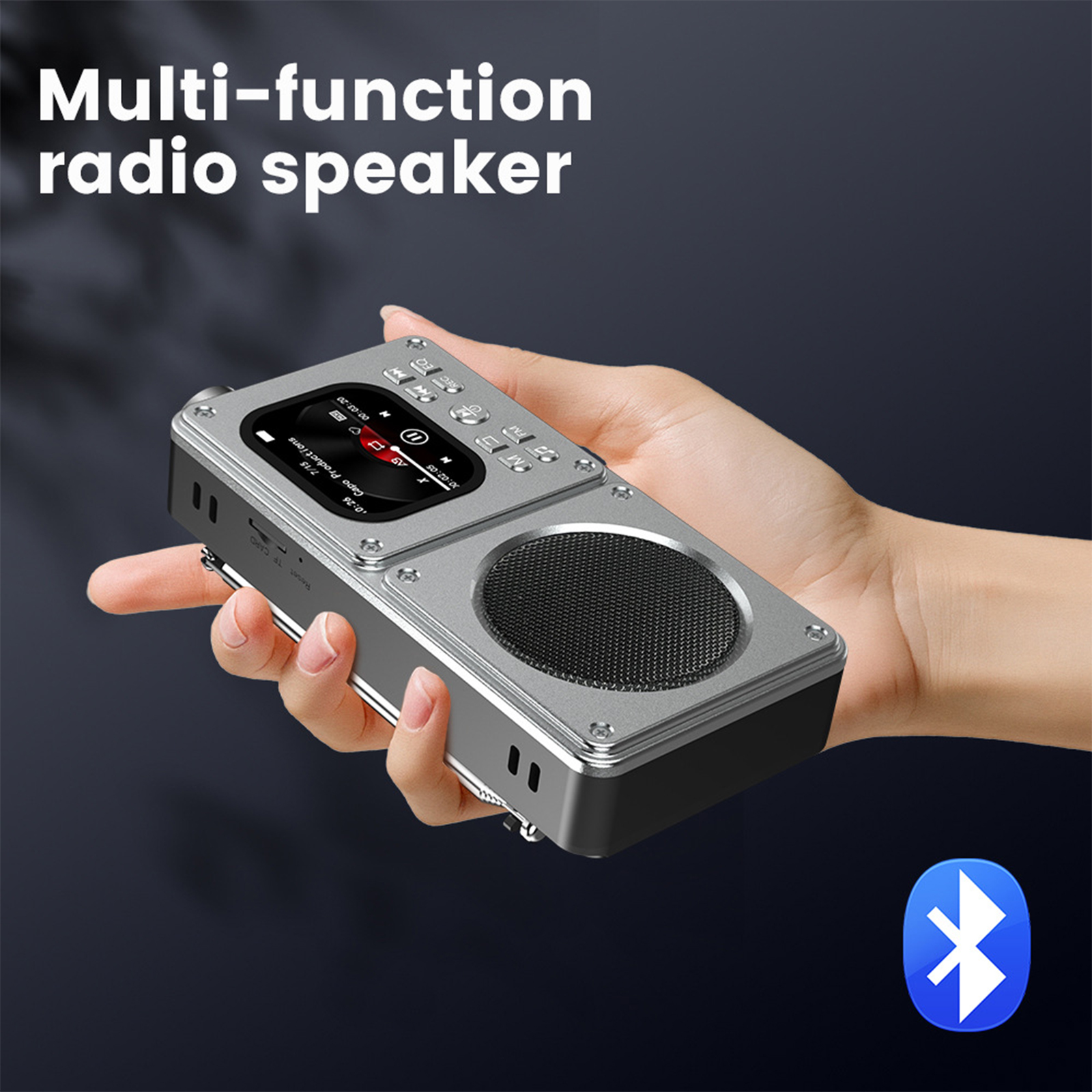 Hand hält Multifunktions-Radiolautsprecher mit blauem Bluetooth-Logo.