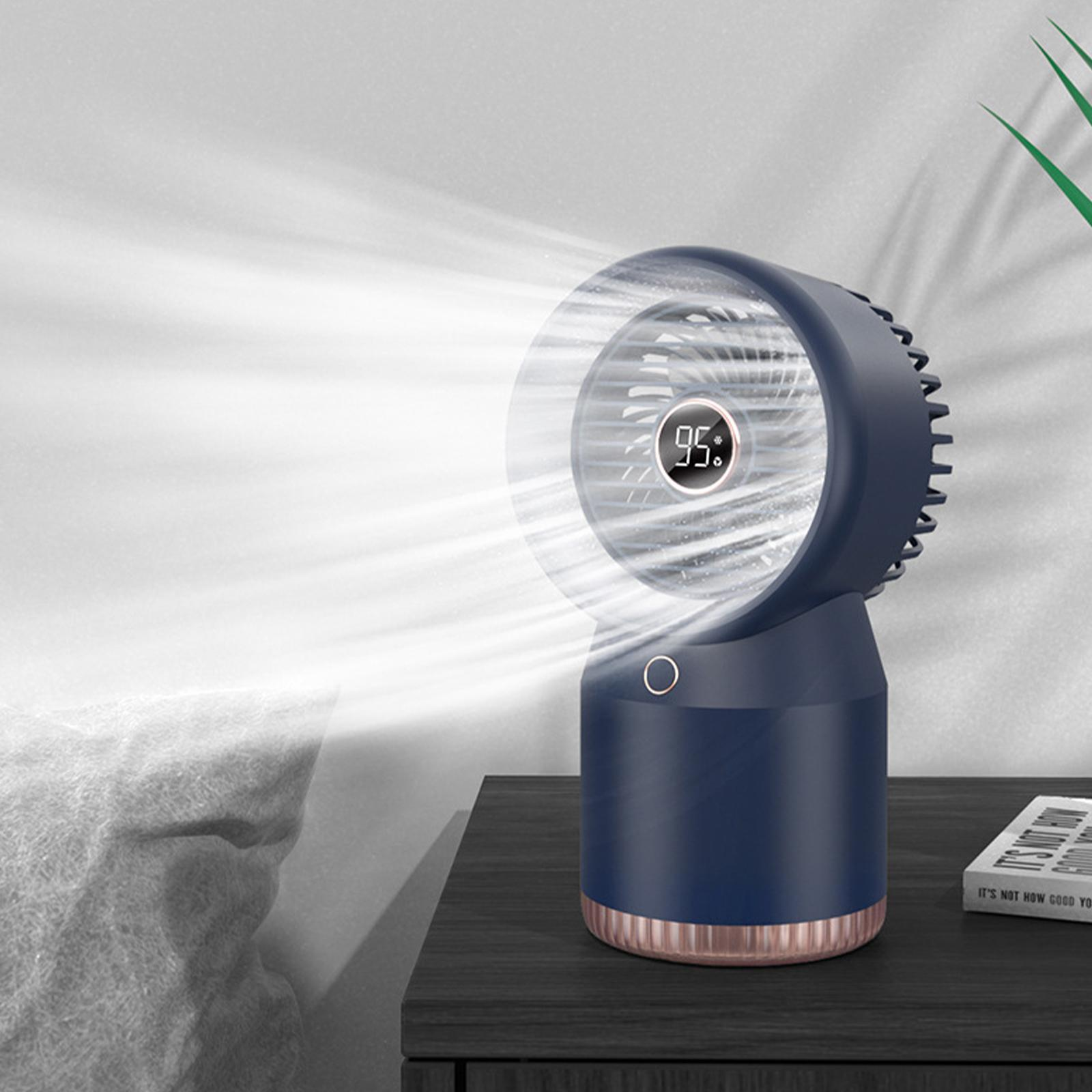 Blauer Ventilator mit Digitalanzeige, die 95% anzeigt, Luft bläst.