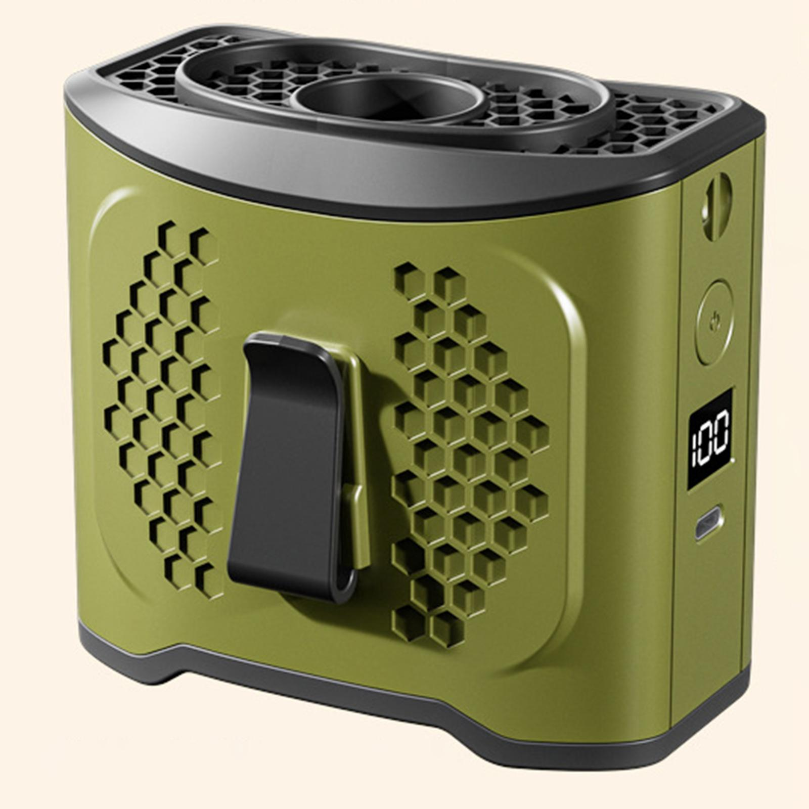 Grüner tragbarer Ventilator mit schwarzen Lüftungsschlitzen, Clip und Digitalanzeige an der Seite.