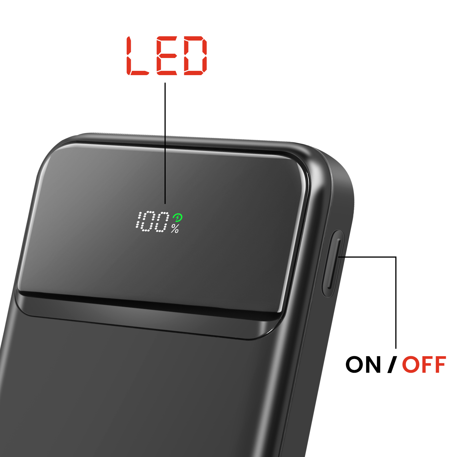 Gros plan sur une batterie externe noire avec un écran LED affichant 100 % de charge et un bouton marche/arrêt.