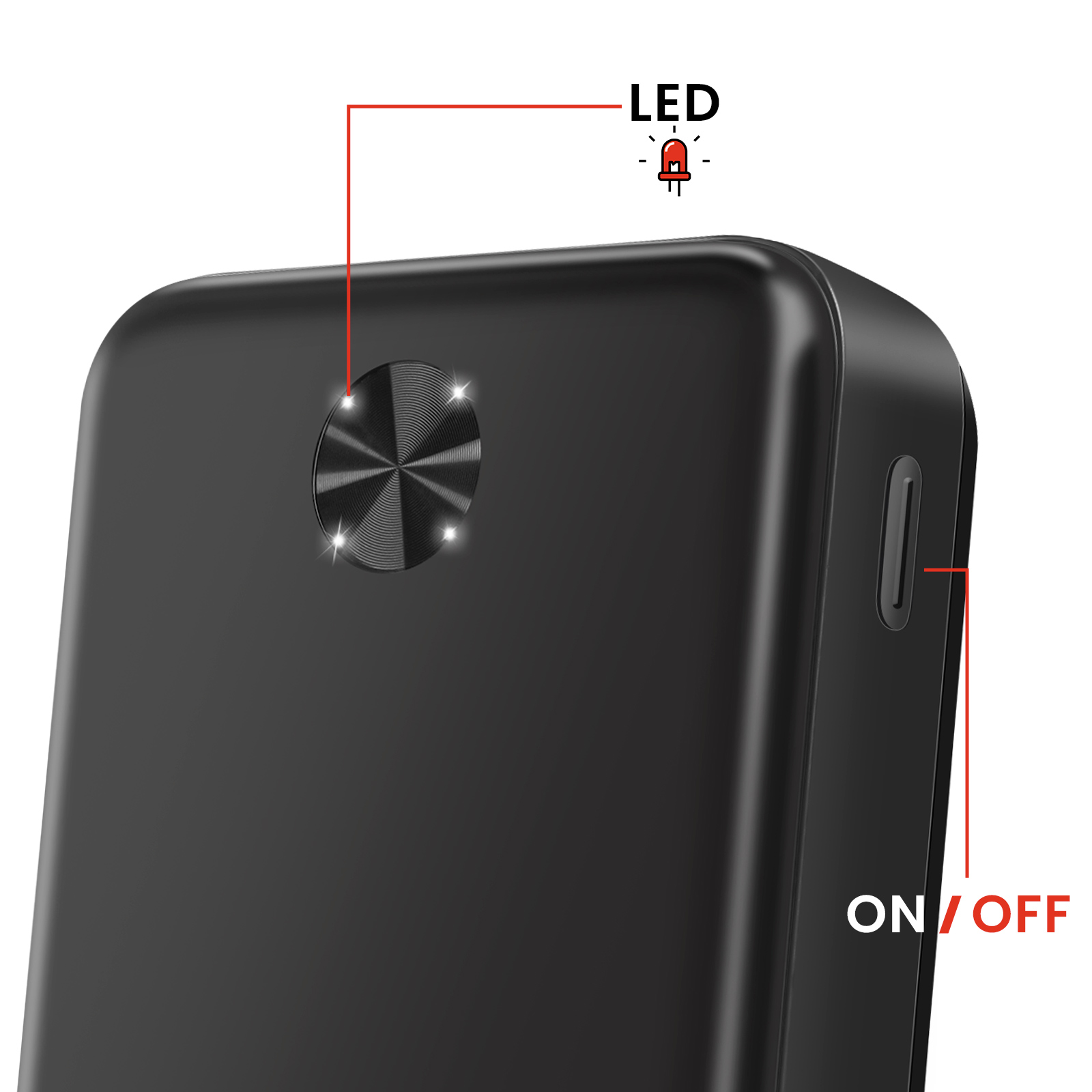 Nahaufnahme einer schwarzen Powerbank mit LED-Anzeige, Ein-/Aus-Taste. Die LED leuchtet.