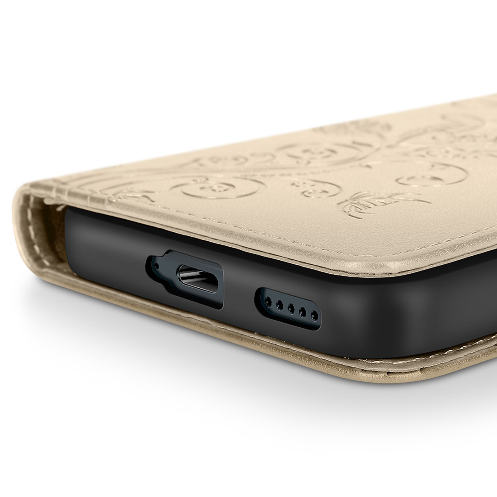 Un primo piano di una custodia per telefono con motivo floreale in rilievo, colore beige. Il telefono è nero.