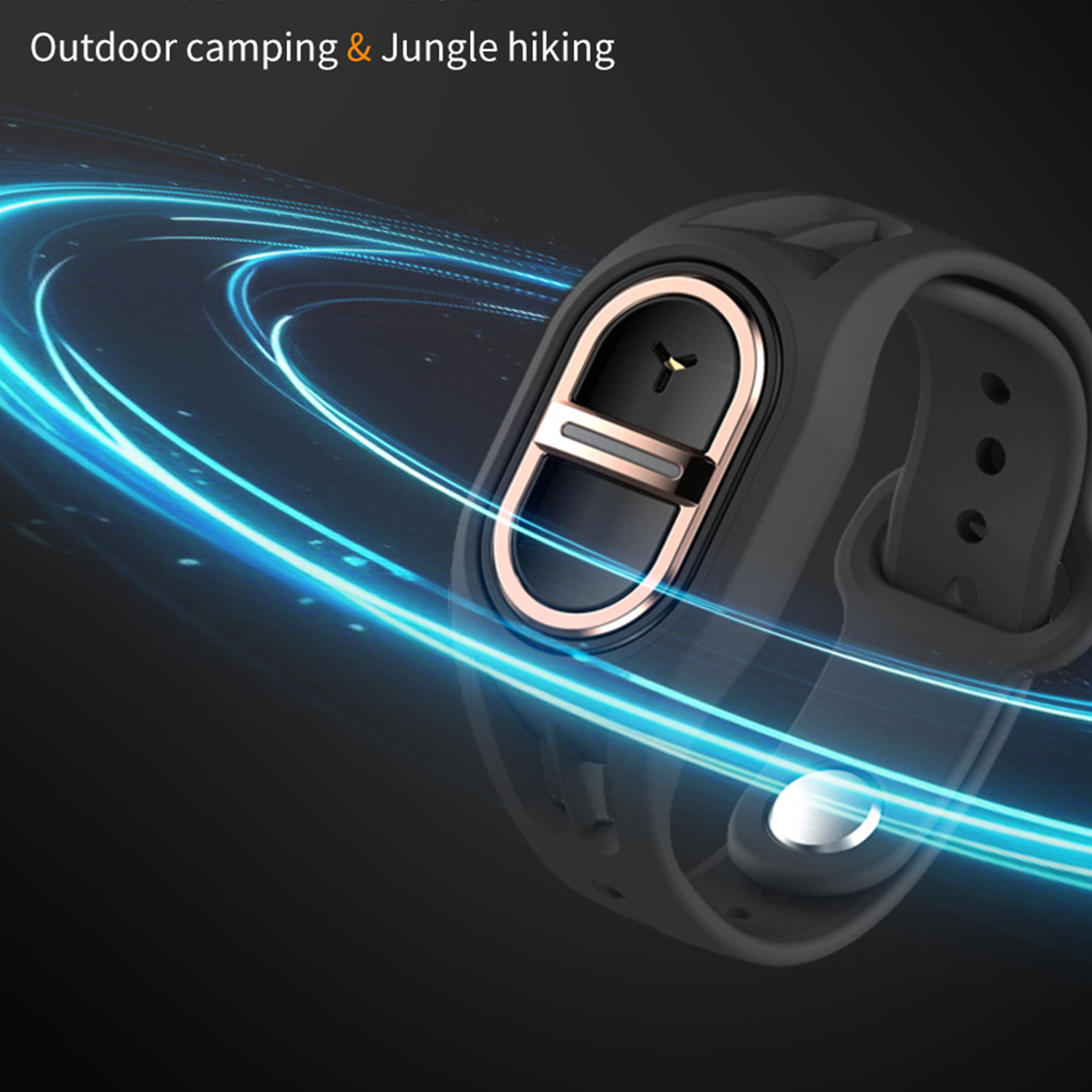 Schwarze Smartwatch am Handgelenk einer Person. Blaue Lichtstreifen, Text 'Outdoor Camping & Jungle Hiking'.