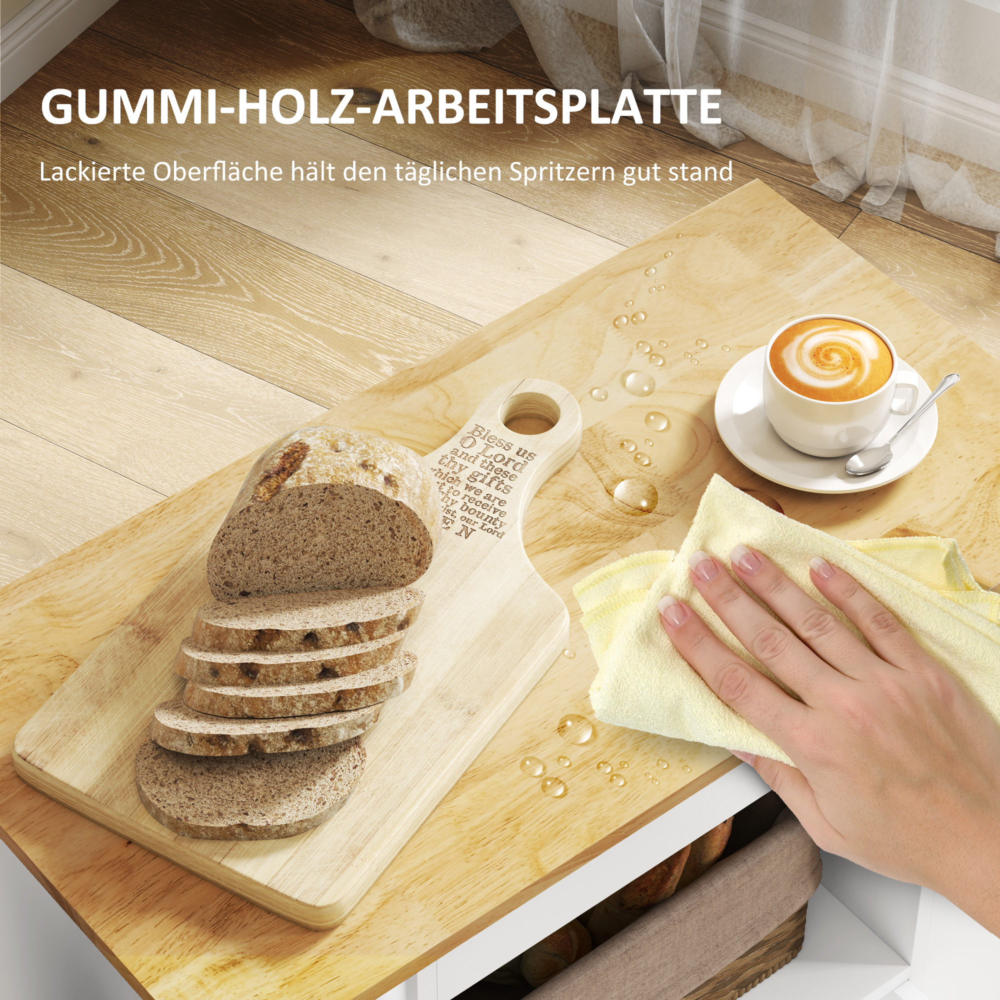 Holzschneidebrett mit Brotscheiben, Kaffeetasse und Hand, die das Brett abwischt.
