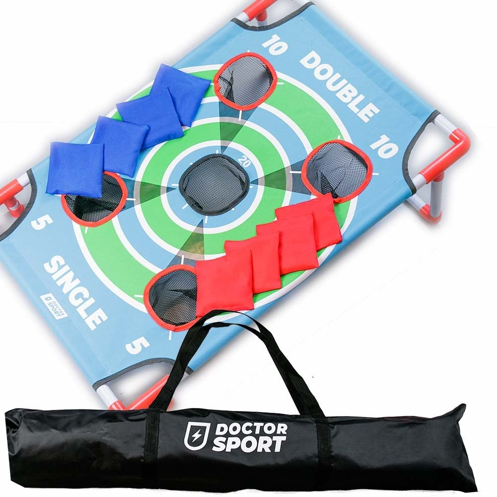 Cornhole-Spielset mit blauem Brett und blauen und roten Bean Bags in einer Tragetasche.