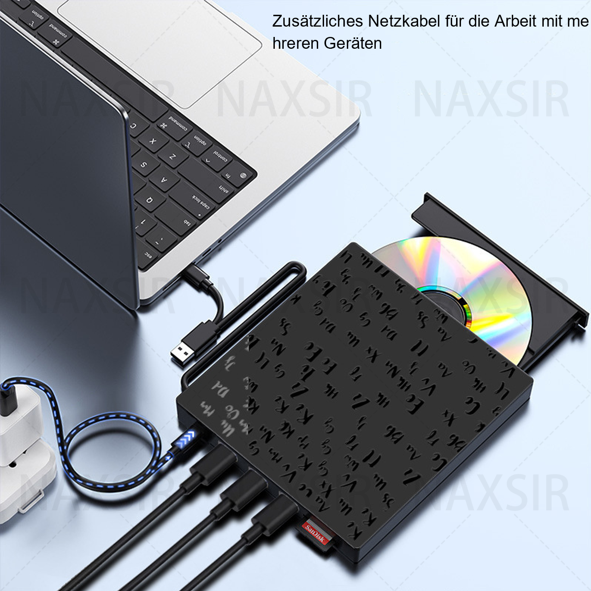 Ein Laptop, der mit einem schwarzen DVD/CD-Laufwerk mit eingelegter CD verbunden ist. Zusätzliche Kabel sind angeschlossen.