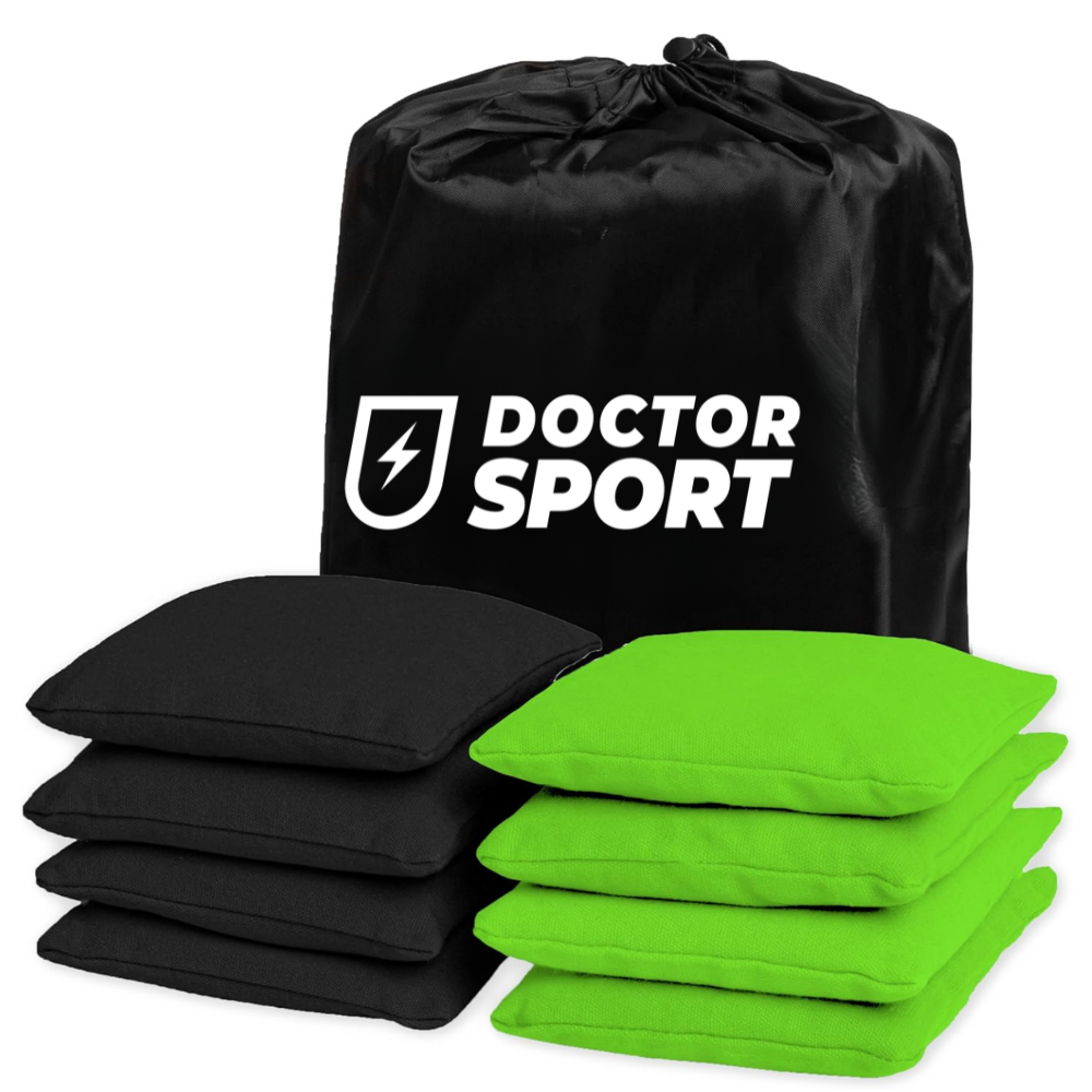 Ein Set aus Beanbags mit schwarzen und grünen Beanbags und einer schwarzen Tasche mit Logo.
