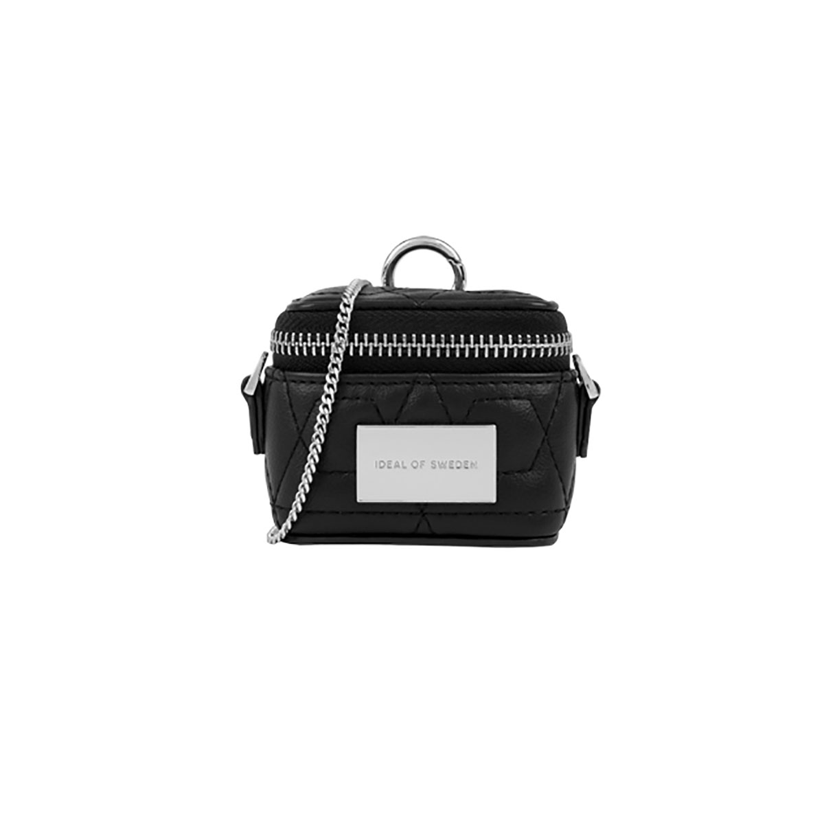Funda de auriculares cuadrada negra con cadena. Texto Ideal of Sweden en la funda.
