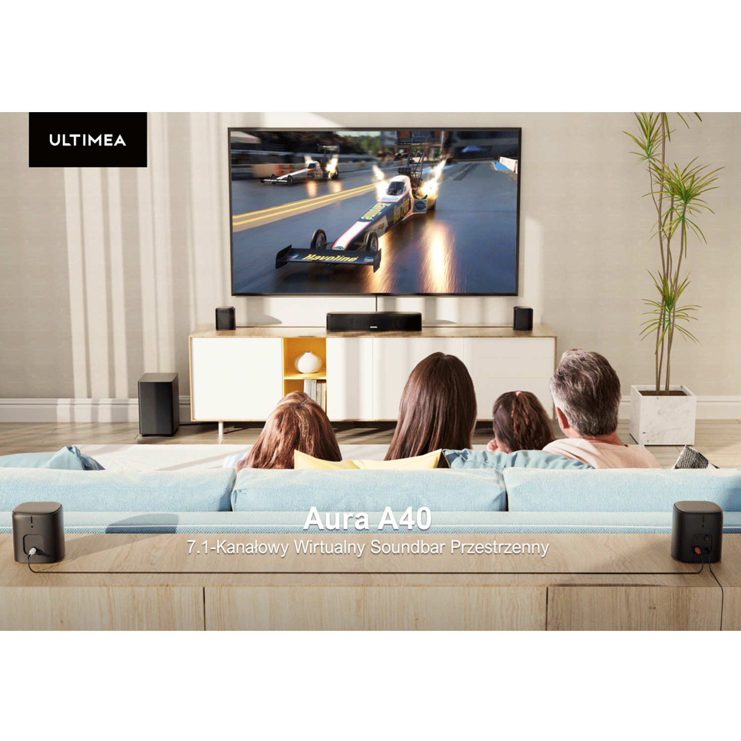 Rodzina ogląda telewizję. Soundbar i głośniki surround. Tekst: Aura A40.