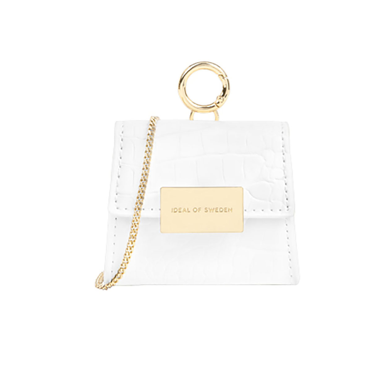 Funda blanca para AirPods de Ideal of Sweden con cadena dorada. Anillo dorado en la parte superior.