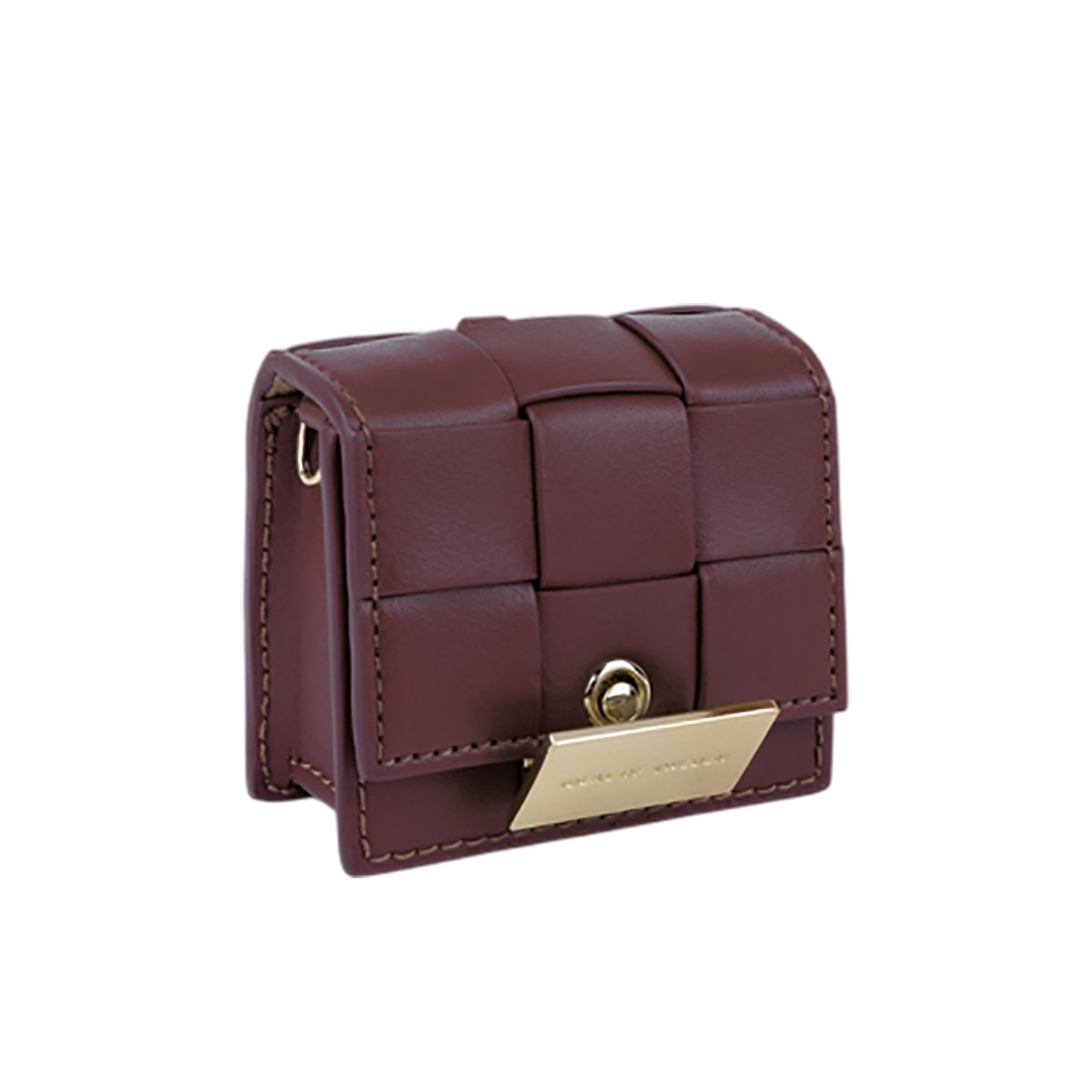 Bolso burdeos con cierre dorado y etiqueta 'IDEAL OF SWEDEN'.