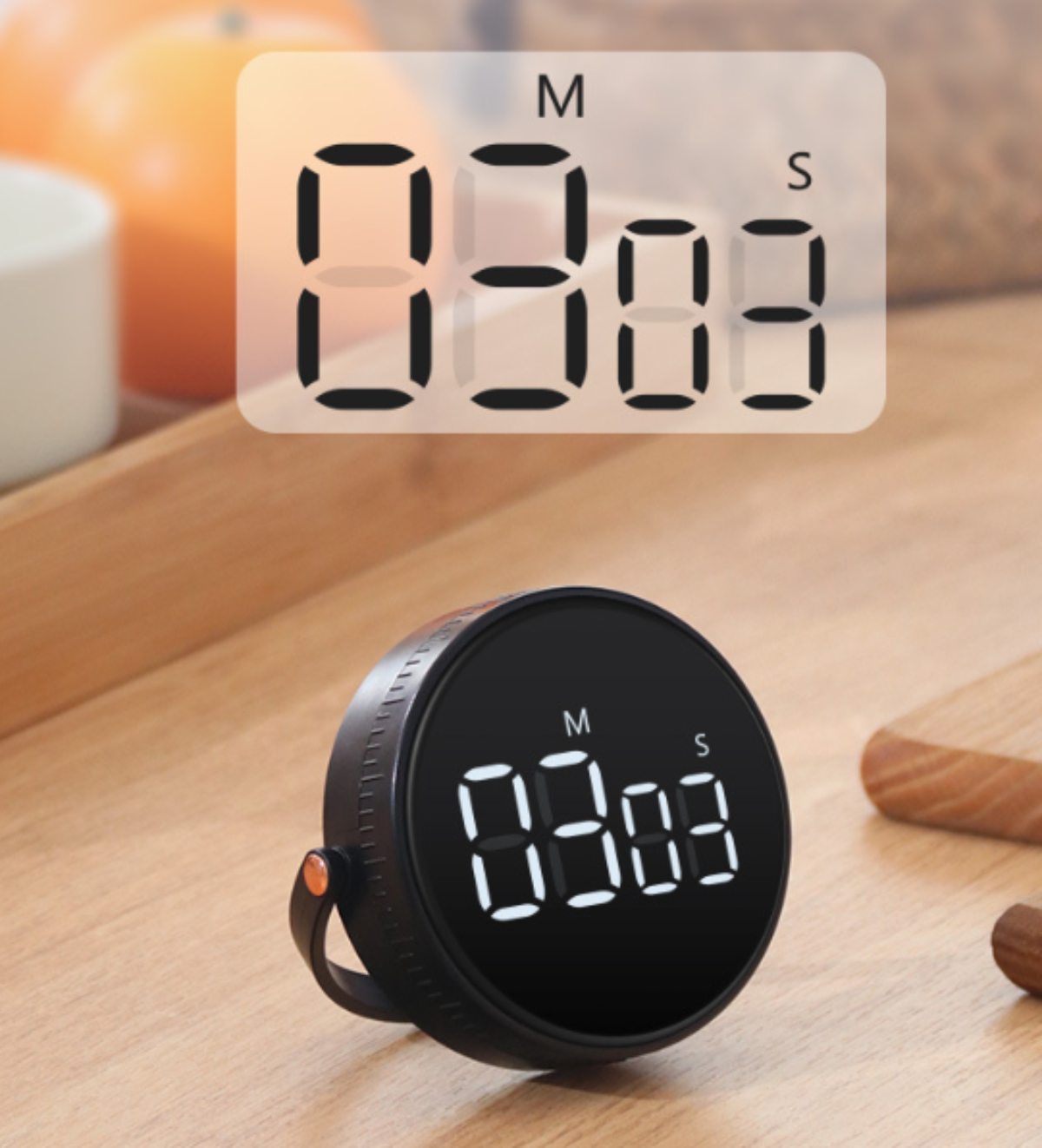 Schwarzer Küchentimer, der 02:03 anzeigt. Zeigt einen Timer auf einem Holztablett mit Holzuntergrund.