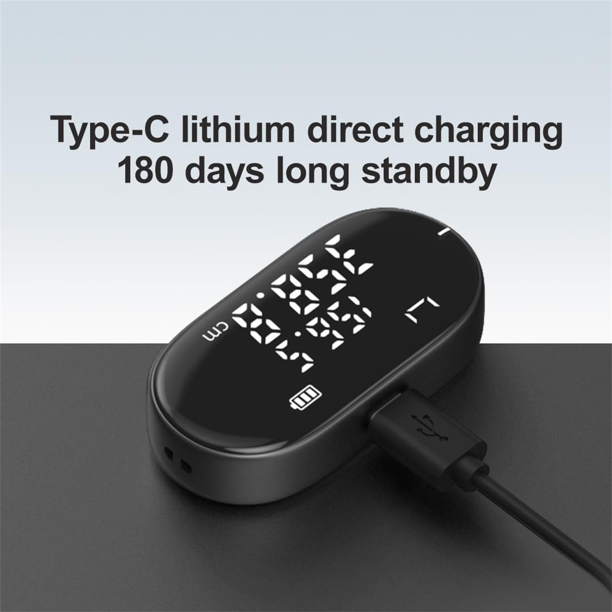 Schwarzes Gerät mit Bildschirm wird geladen. Text: 'Type-C Lithium-Direktladung 180 Tage Standby'.
