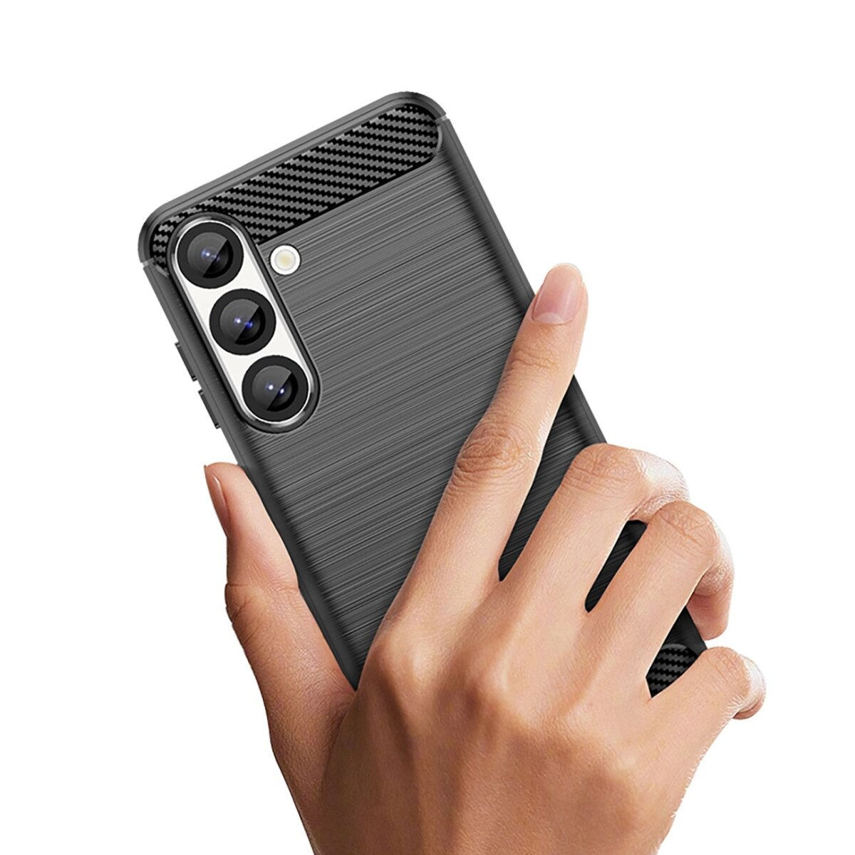 Hand hält Telefon mit grauer Hülle. Kamera ist sichtbar. Weißer Hintergrund.