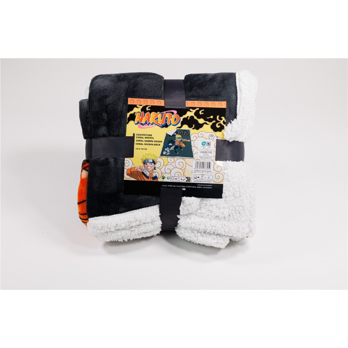 Naruto-Decke, gefaltet und verpackt. Schwarz und Orange mit Naruto und japanischem Text.