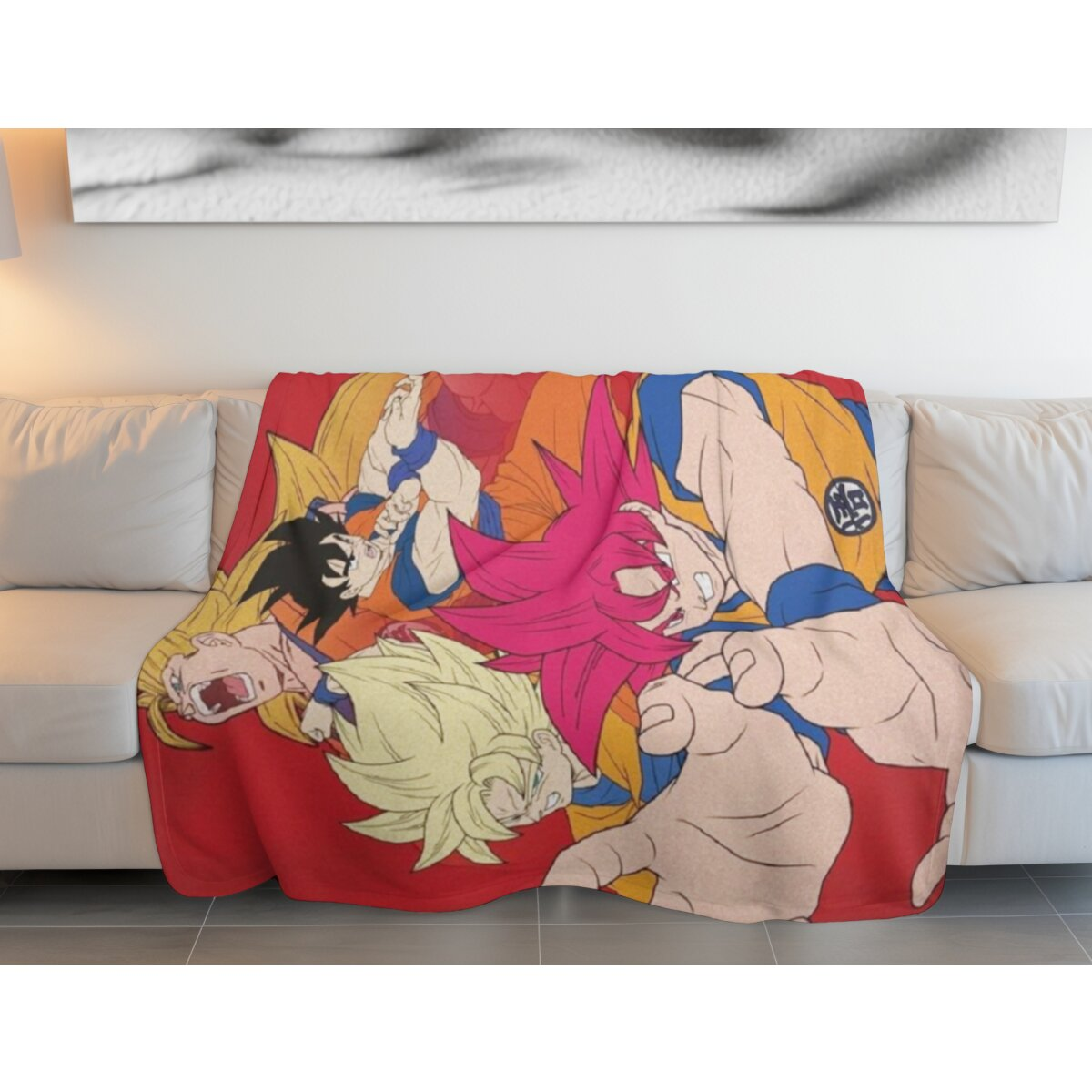Decke mit Dragon Ball Z-Charakteren auf einem Sofa. Zu den Charakteren gehören Goku, Gohan und andere in leuchtenden Farben.