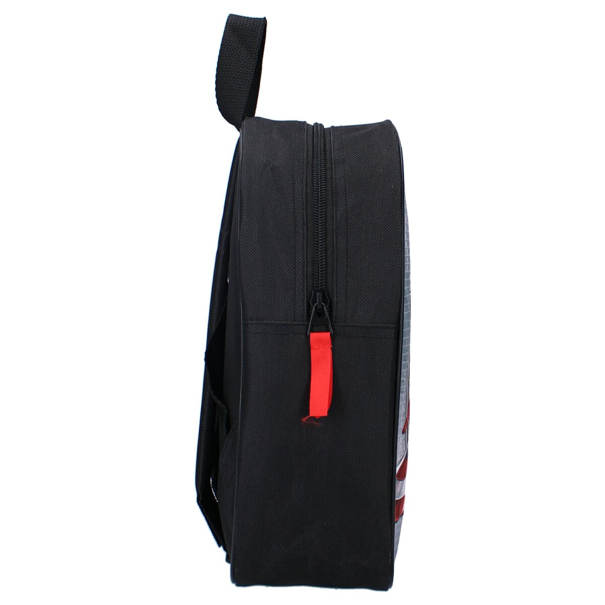 Schwarzer Rucksack, Seitenansicht. Er hat einen Reißverschluss mit rotem Zipper und einen Griff.