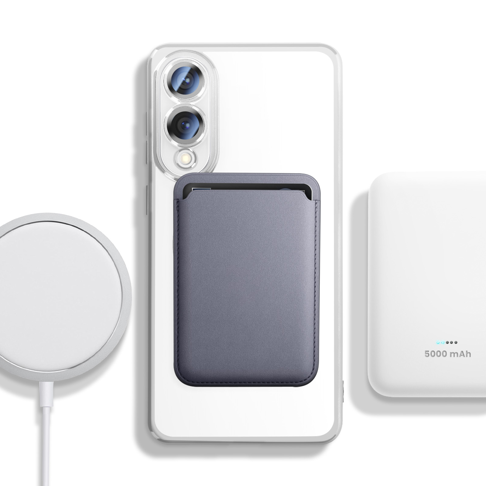 Una custodia trasparente per telefono con accessori. Un tappetino di ricarica bianco e un porta carte grigio sono attaccati.