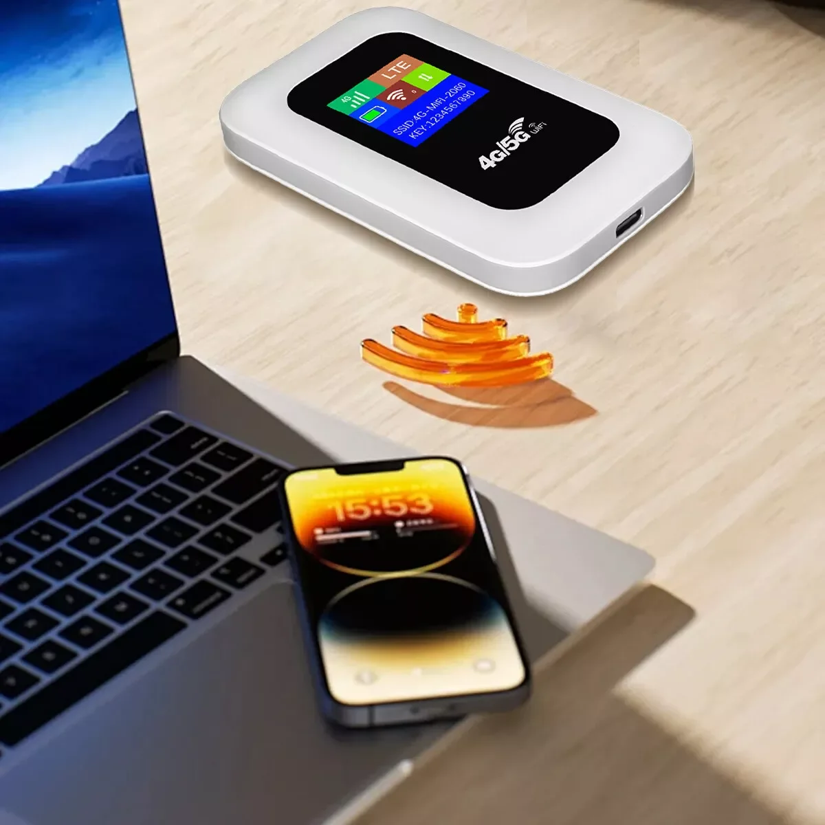 Ein weißer 4G/5G-WLAN-Router, ein Telefon und ein Laptop stehen auf einem Schreibtisch. Im Hintergrund ist ein WLAN-Symbol.