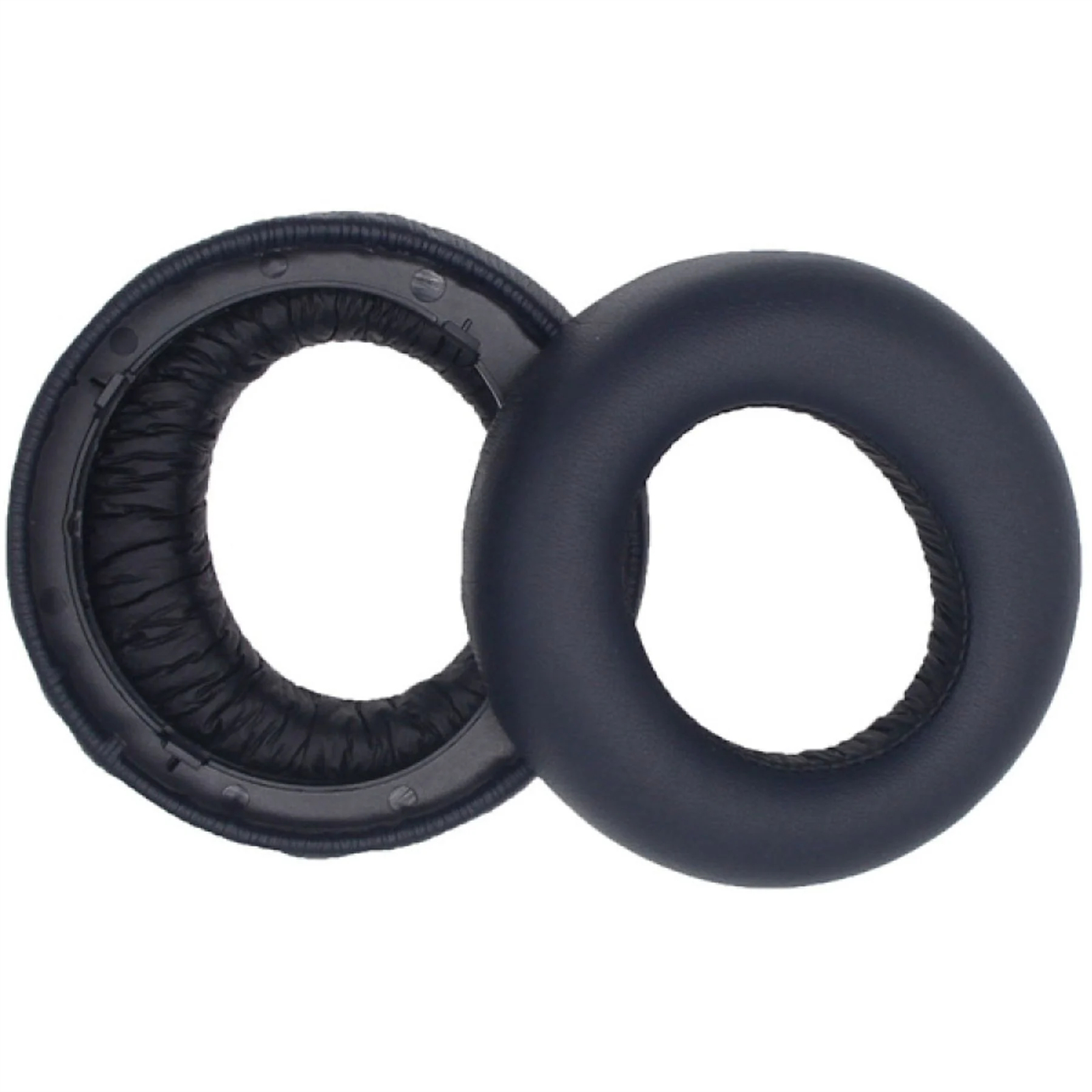 Zwei schwarze und marineblaue Ohrpolster für Kopfhörer. Die Pads sind kreisförmig und haben ein weiches, strukturiertes Innenleben.