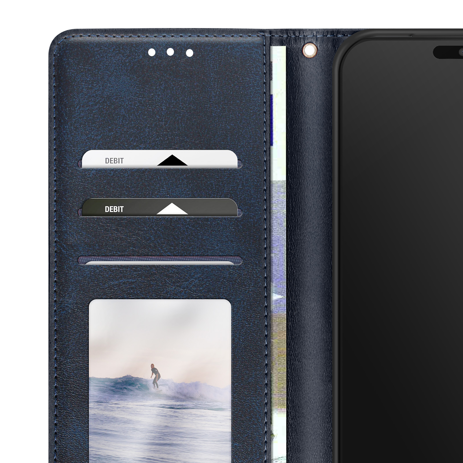 Interno di una custodia per telefono in pelle blu, con scomparti per carte, carte di debito e una foto.