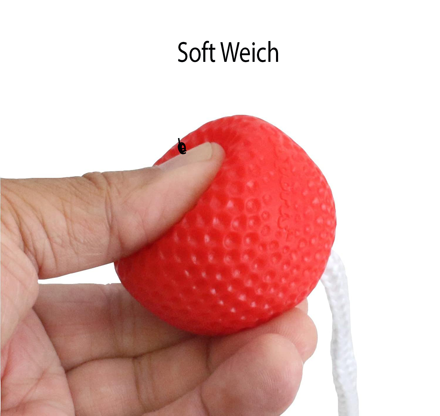 Eine Hand drückt einen roten, strukturierten Ball mit weißer Schnur auf weißem Hintergrund.