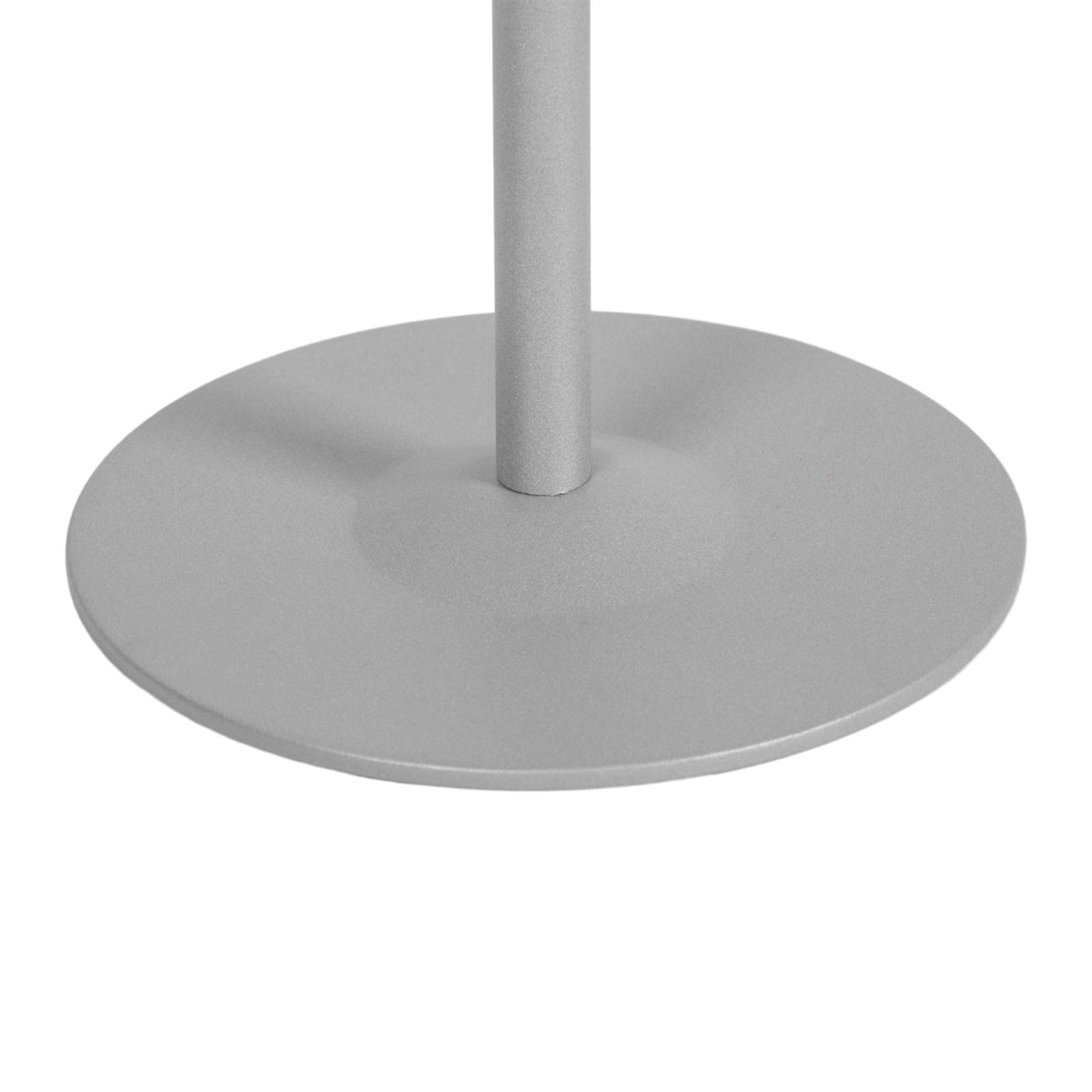 Silberner Lampensockel. Rund, metallisch, mit einem zentralen Pfosten.