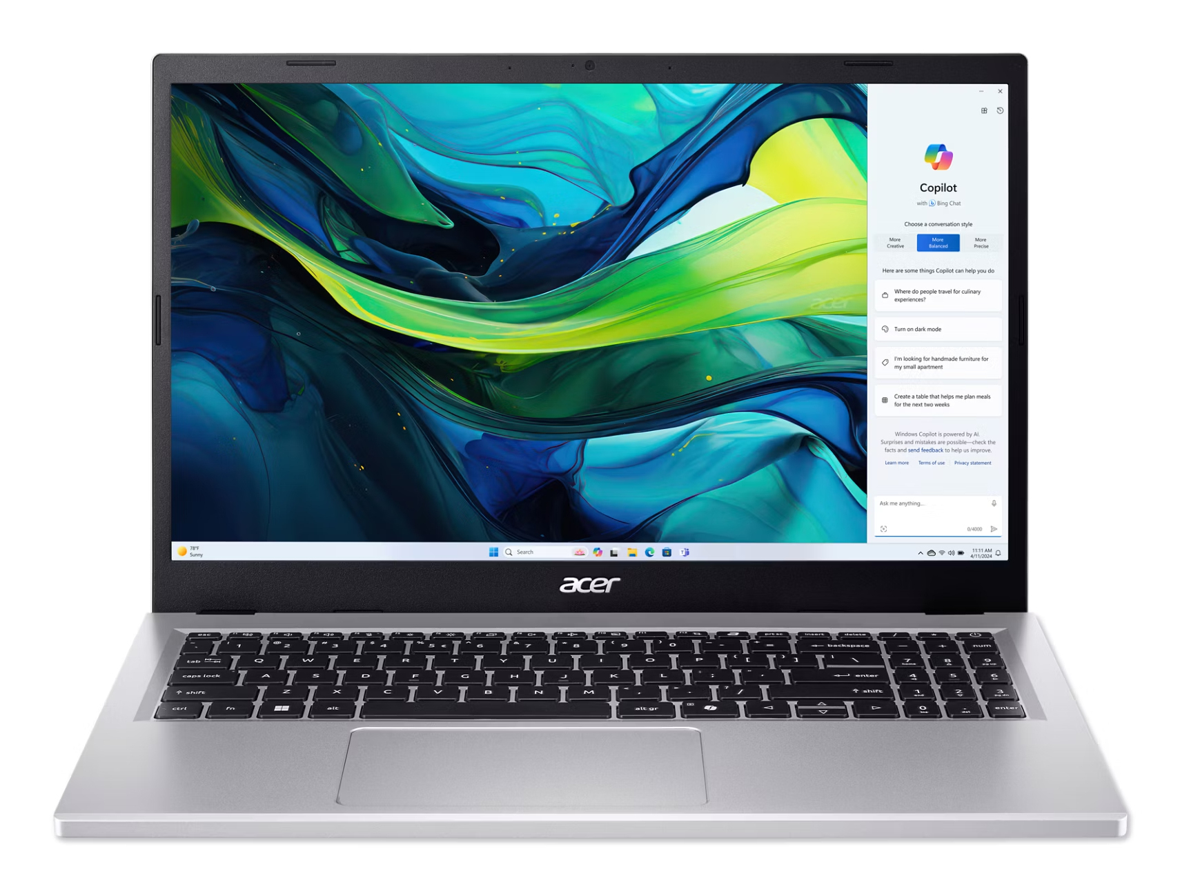 Un laptop Acer argento che mostra un'interfaccia Copilot sullo schermo.