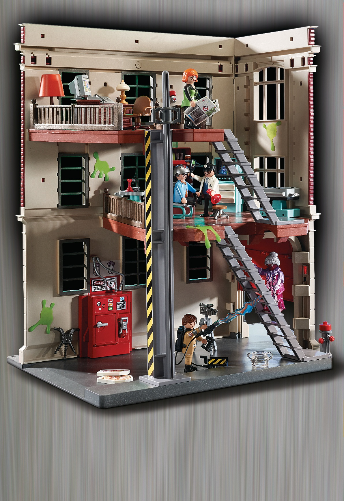 Playmobil Ghostbusters-Set. Figuren im Gebäude, Hydrant und Schleim.