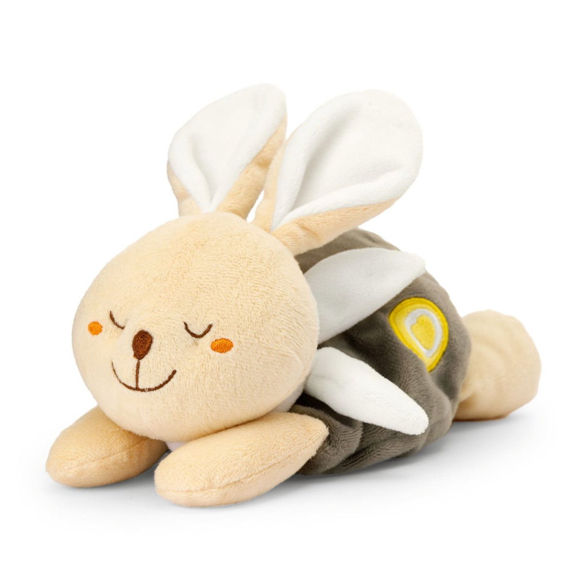 Un peluche de conejito con los ojos cerrados sobre fondo blanco, plano de cerca.