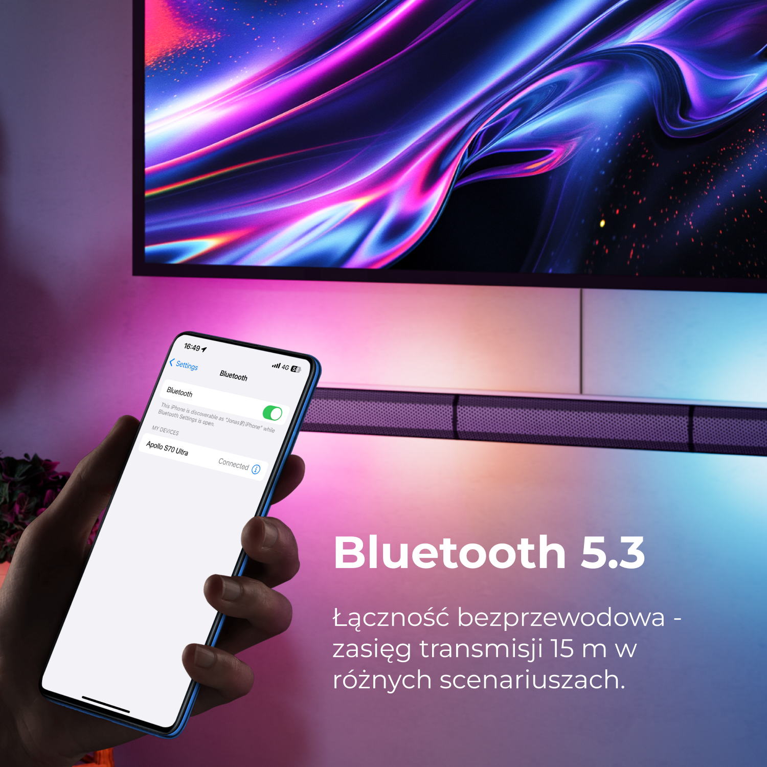 Smartfon wyświetlający ustawienia Bluetooth, połączony z Apollo S70 Ultra. Telewizor i światła w tle.