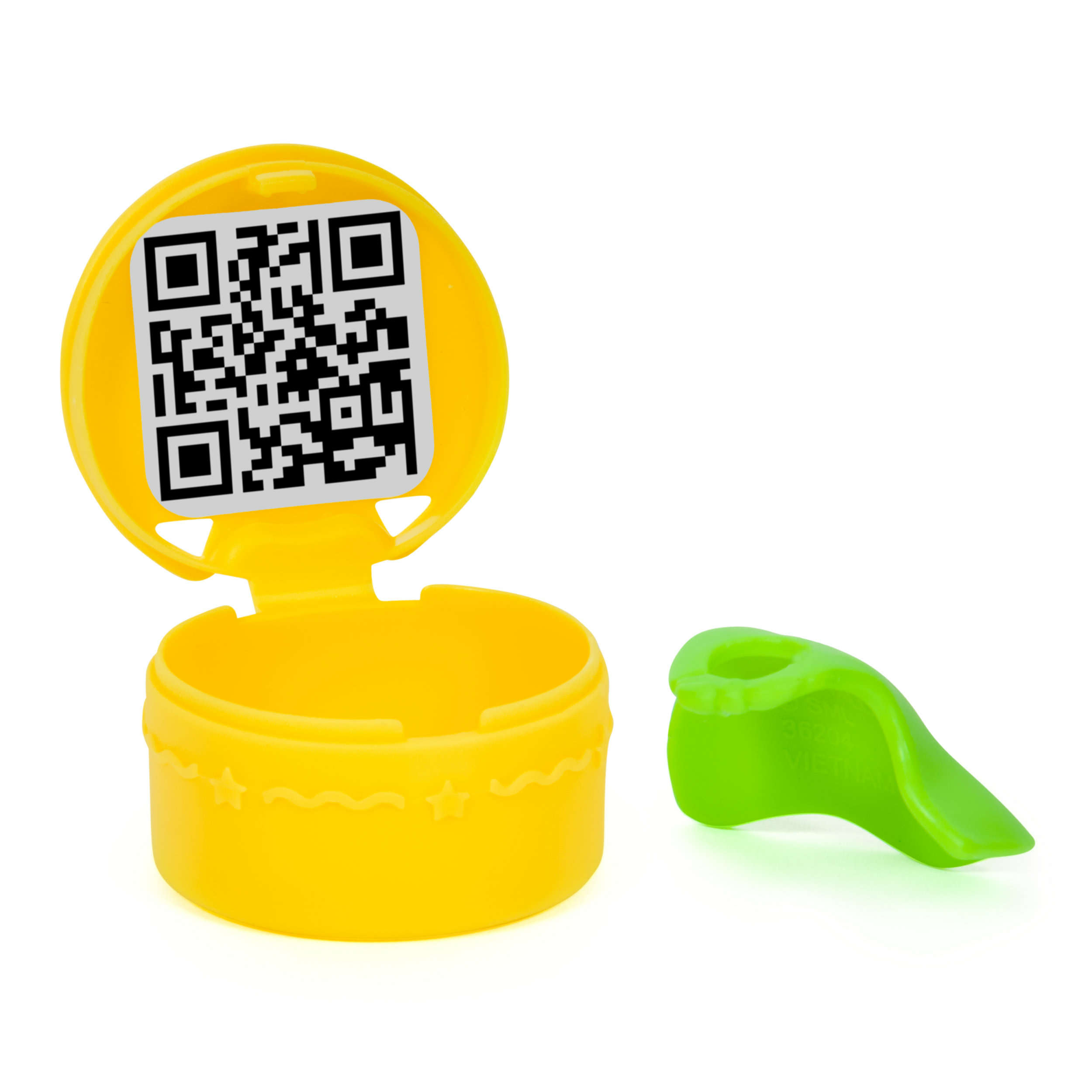 Żółty pojemnik z kodem QR i zielonym, plastikowym elementem w kształcie litery C obok.