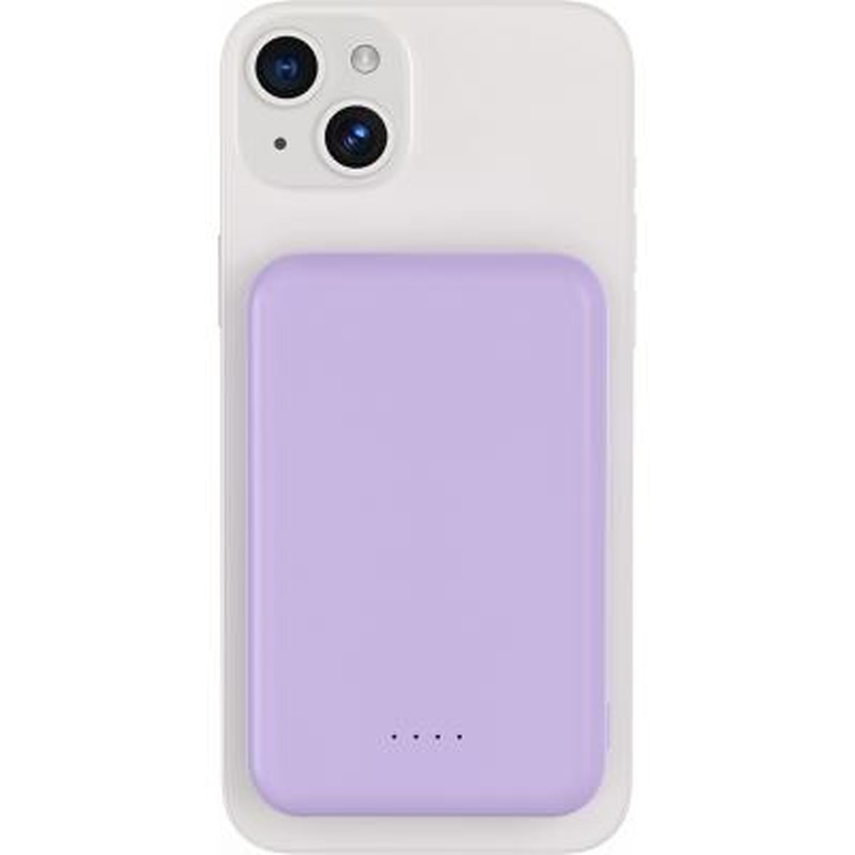 Un iPhone 14 y un cargador inalámbrico lila adjunto.